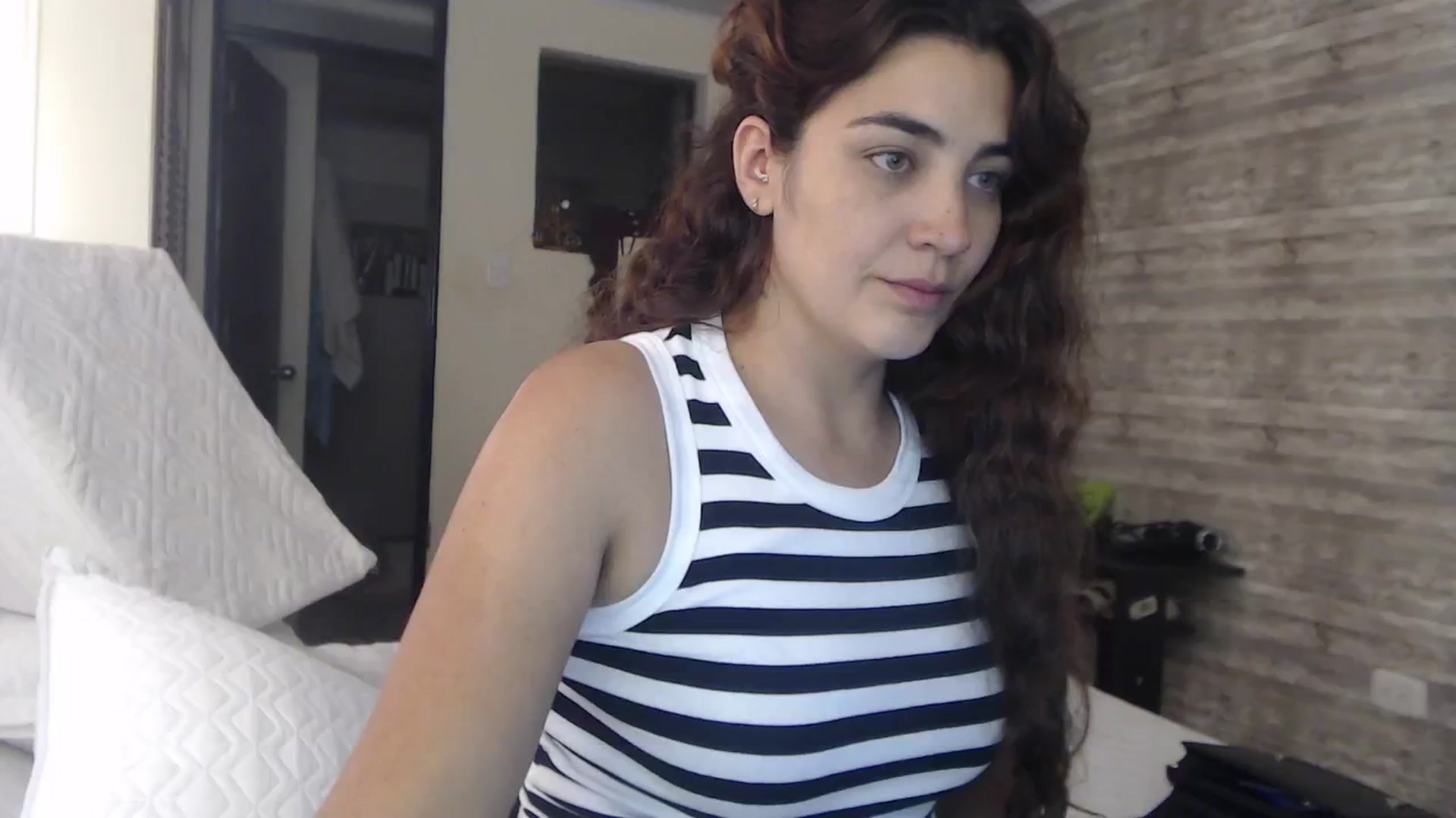 Gallery image thumbnail from Sweetsmile28's myfreecams stream on, 08/01/2024, 24:34 image 9 of 20