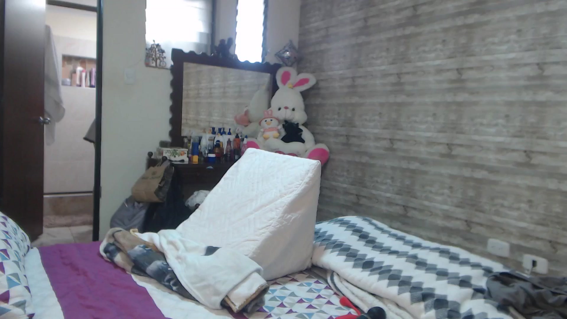 Gallery image thumbnail from Sweetsmile28's myfreecams stream on, 10/14/2024, 16:17 image 6 of 20