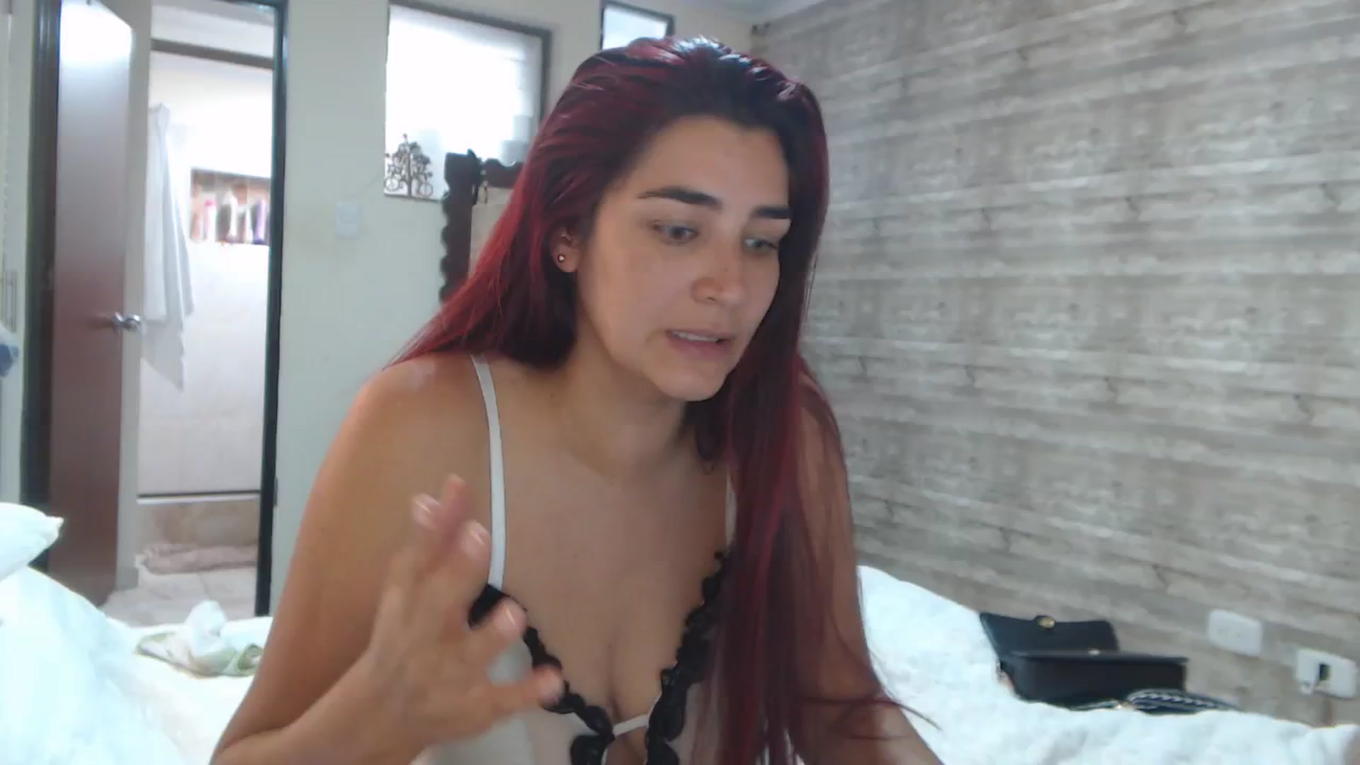 Gallery image thumbnail from Sweetsmile28's myfreecams stream on, 12/18/2024, 18:31 image 9 of 20