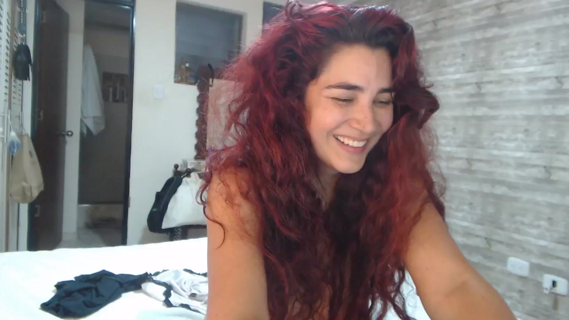 Gallery image thumbnail from Sweetsmile28's myfreecams stream on, 12/26/2024, 20:54 image 14 of 20