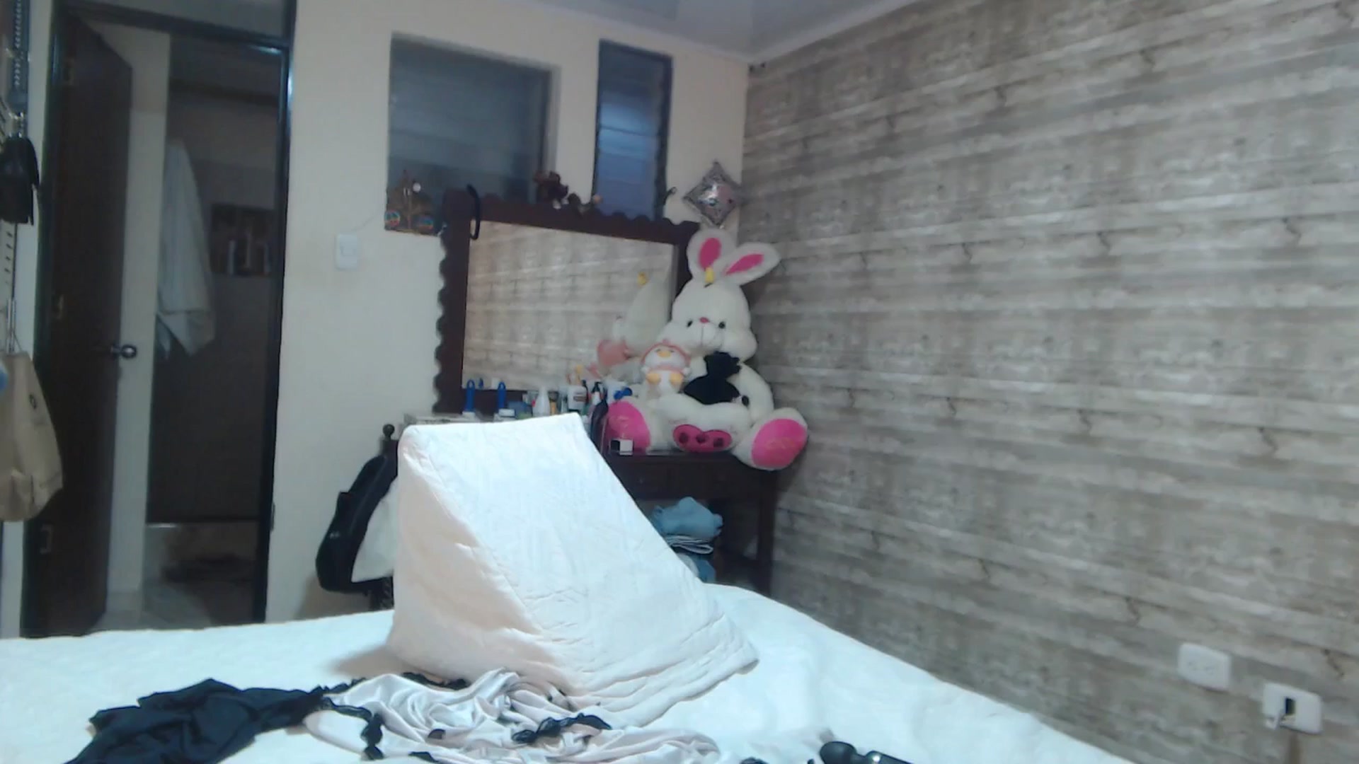 Gallery image thumbnail from Sweetsmile28's myfreecams stream on, 12/26/2024, 20:54 image 15 of 20