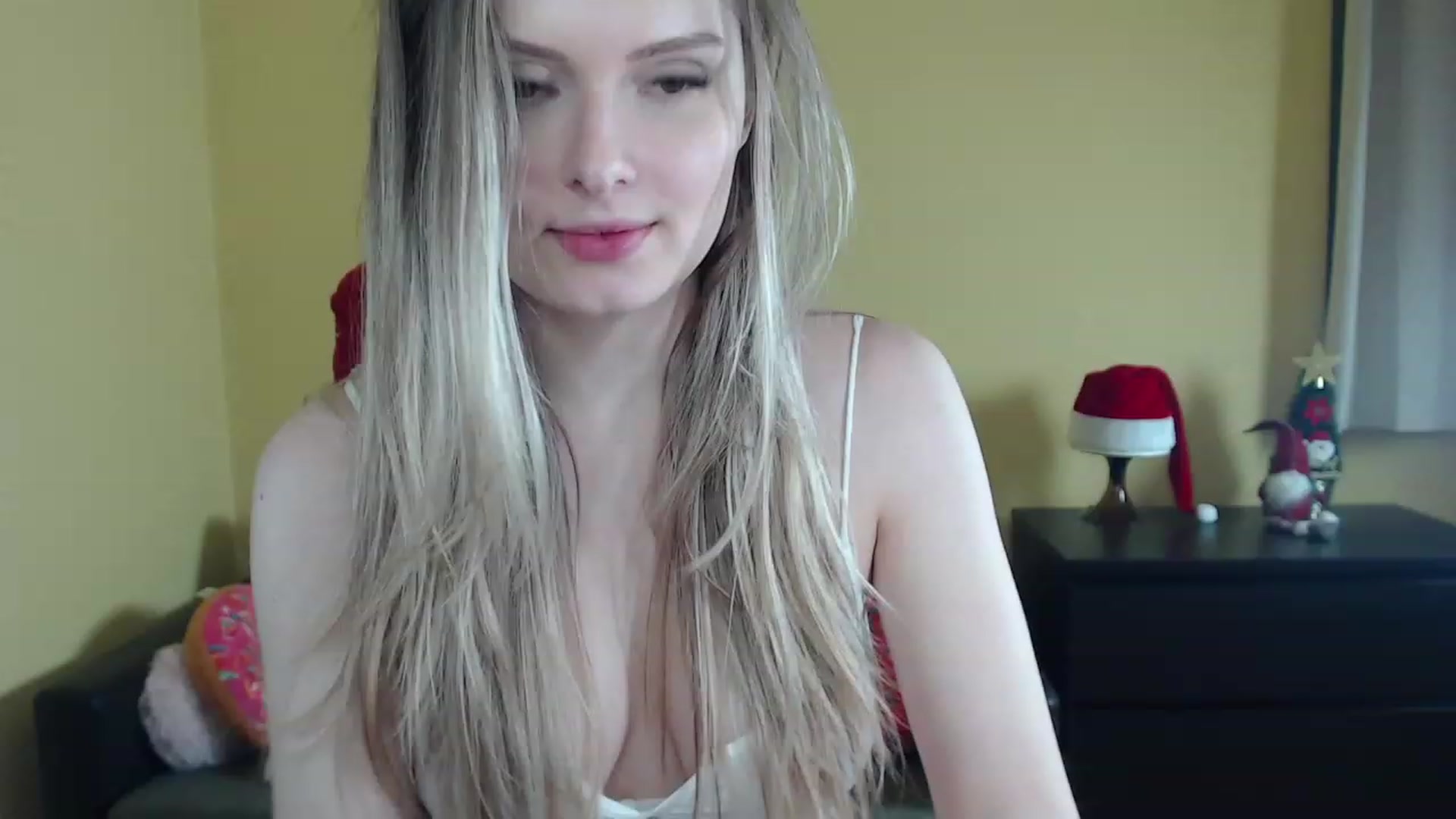 Gallery image thumbnail from Sweettreat_mj's myfreecams stream on, 12/05/2022, 03:05 image 15 of 20
