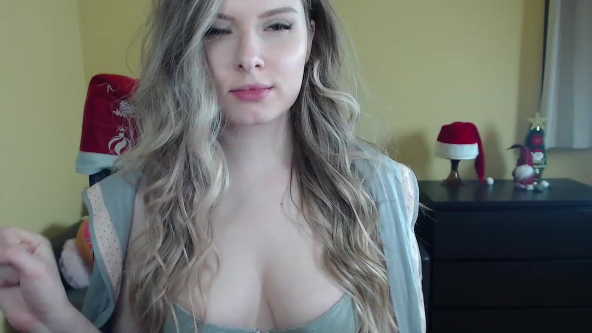 Gallery image thumbnail from Sweettreat_mj's myfreecams stream on, 12/10/2022, 01:49 image 20 of 20