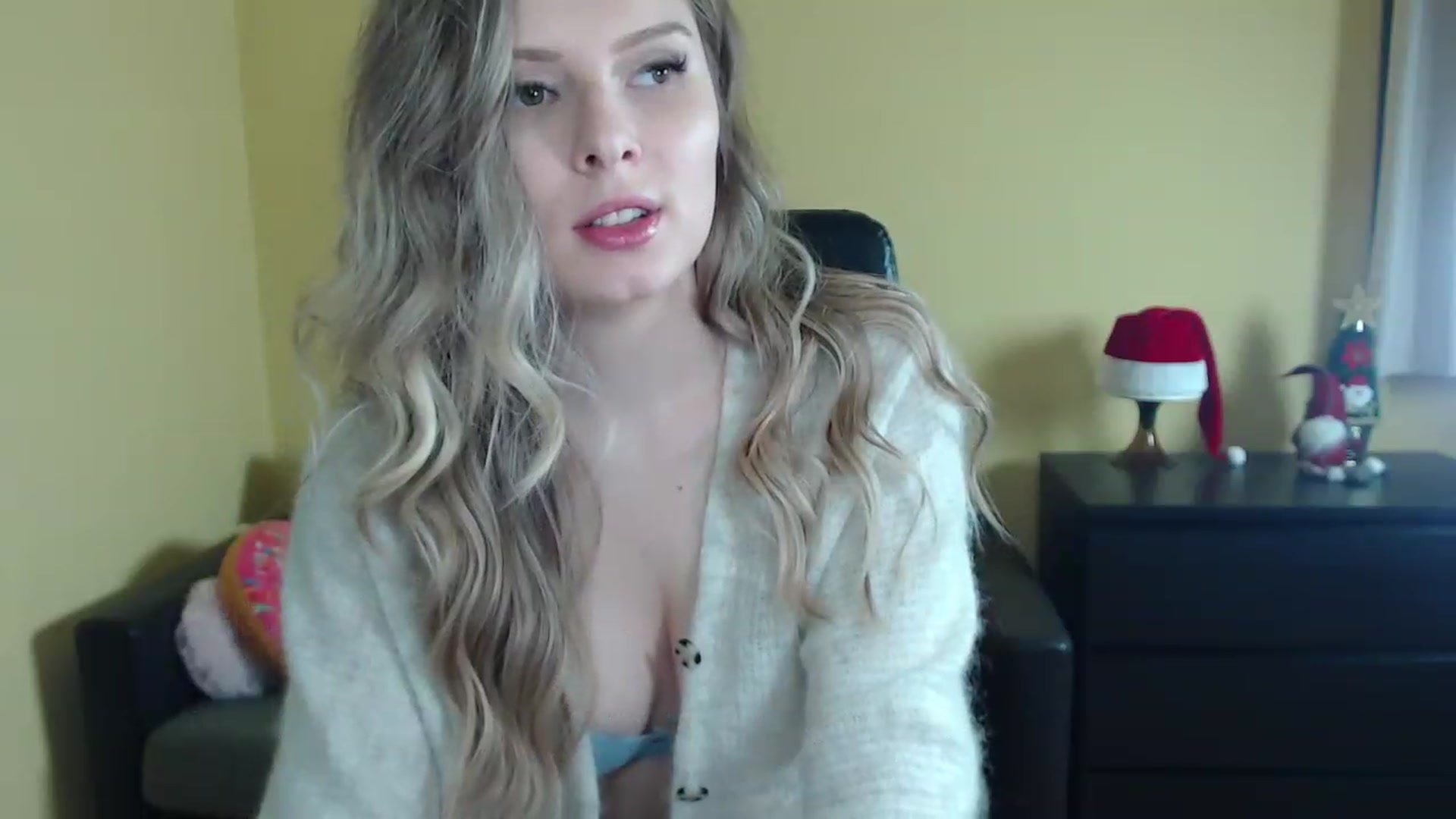 Gallery image thumbnail from Sweettreat_mj's myfreecams stream on, 12/11/2022, 02:58 image 6 of 20