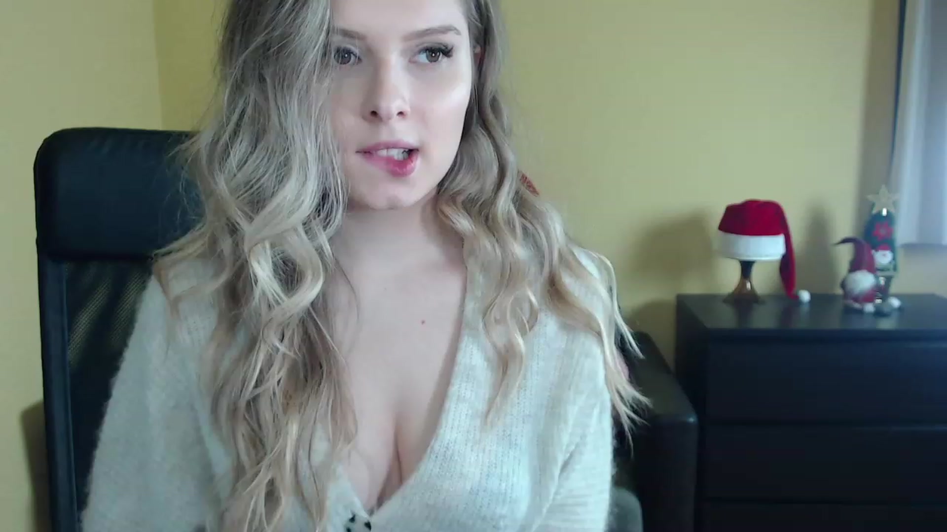 Gallery image thumbnail from Sweettreat_mj's myfreecams stream on, 12/11/2022, 02:58 image 5 of 20