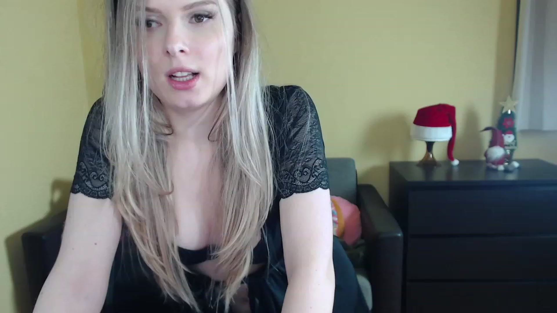 Gallery image thumbnail from Sweettreat_mj's myfreecams stream on, 12/12/2022, 04:06 image 1 of 20