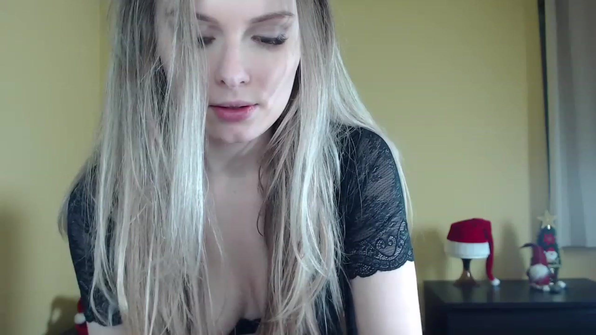 Gallery image thumbnail from Sweettreat_mj's myfreecams stream on, 12/12/2022, 04:06 image 16 of 20