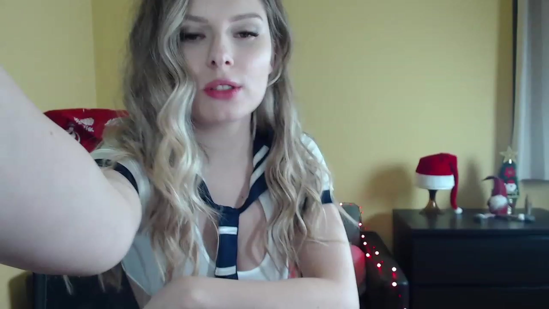 Gallery image thumbnail from Sweettreat_mj's myfreecams stream on, 12/18/2022, 01:17 image 7 of 20