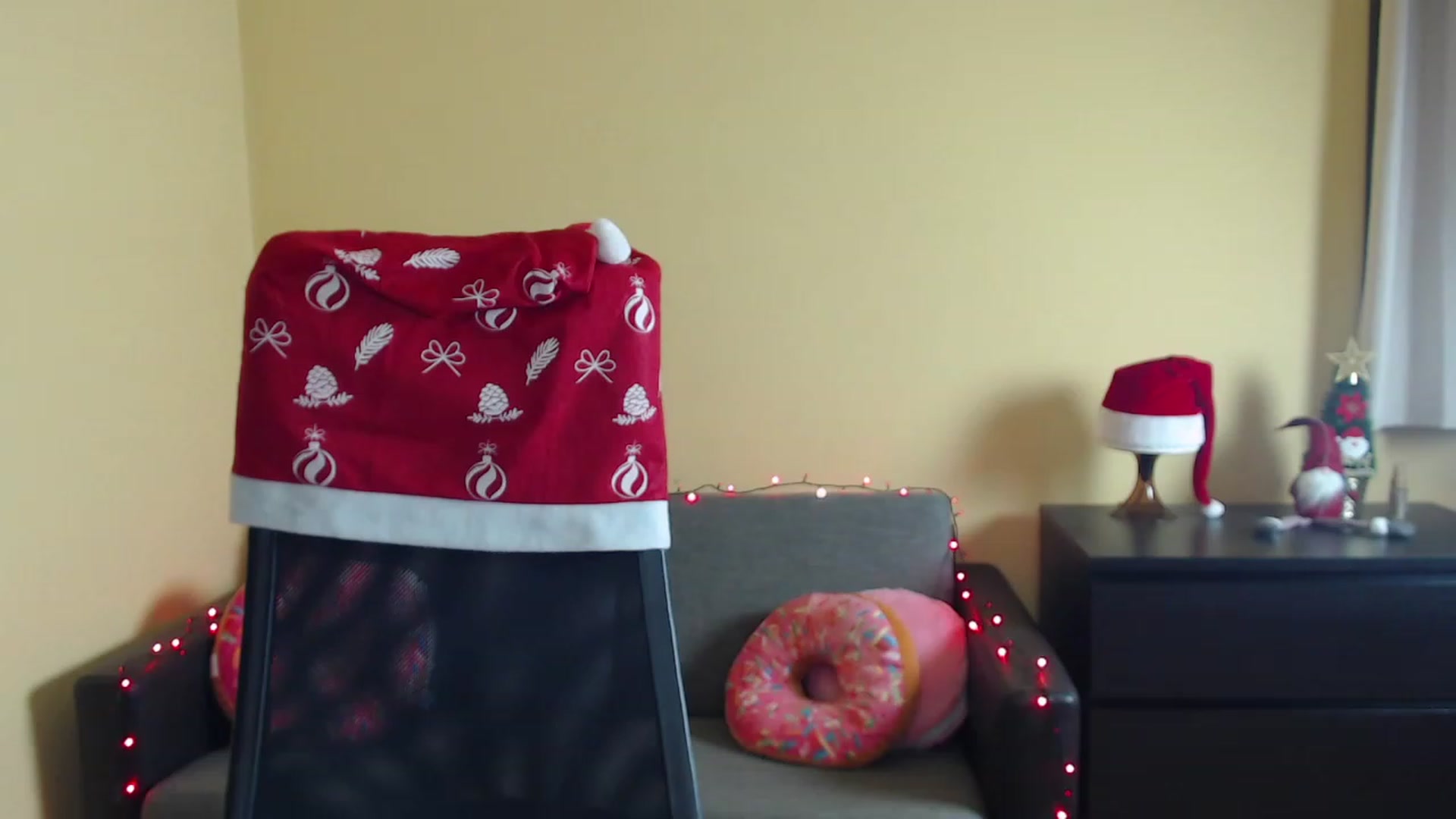 Gallery image thumbnail from Sweettreat_mj's myfreecams stream on, 12/18/2022, 01:17 image 5 of 20