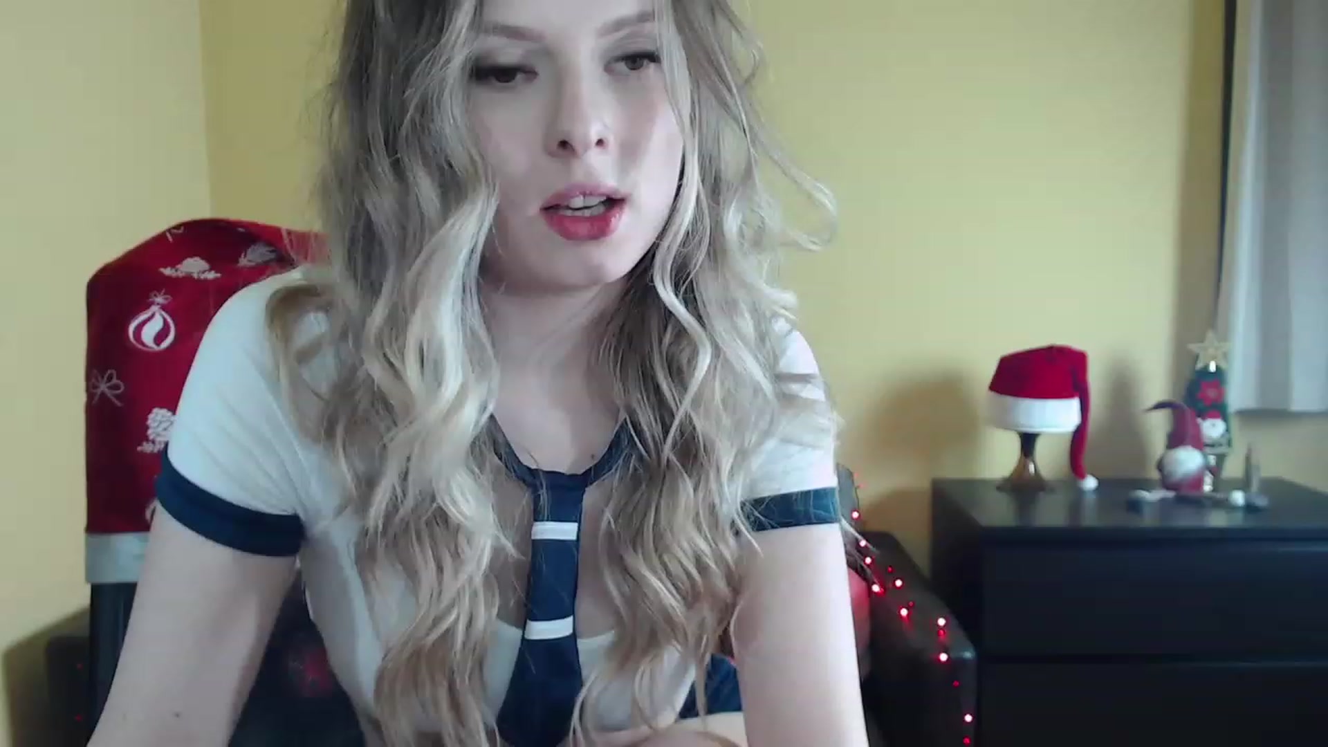 Gallery image thumbnail from Sweettreat_mj's myfreecams stream on, 12/18/2022, 01:51 image 1 of 20