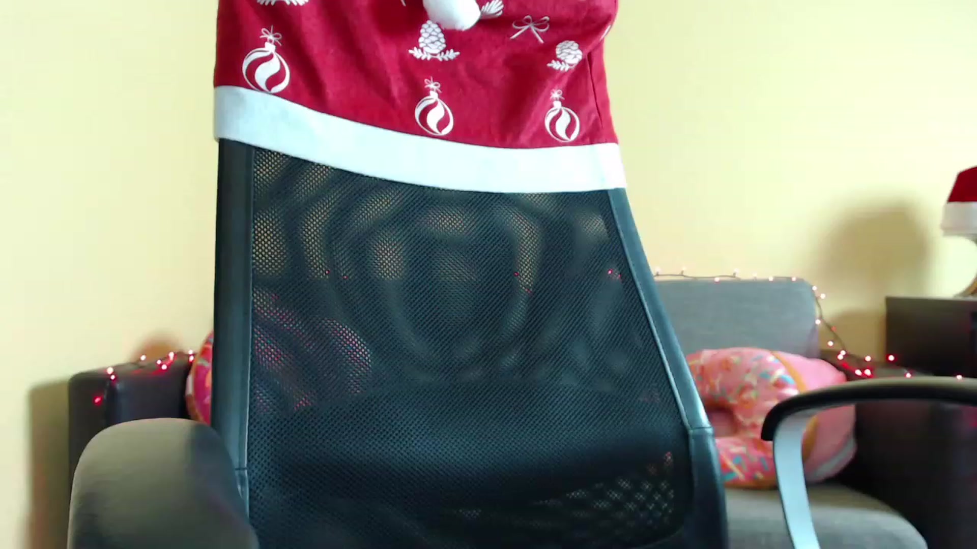 Gallery image thumbnail from Sweettreat_mj's myfreecams stream on, 12/18/2022, 01:51 image 16 of 20