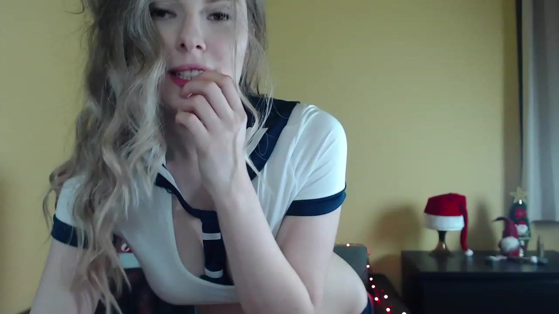 Gallery image thumbnail from Sweettreat_mj's myfreecams stream on, 12/18/2022, 01:51 image 12 of 20