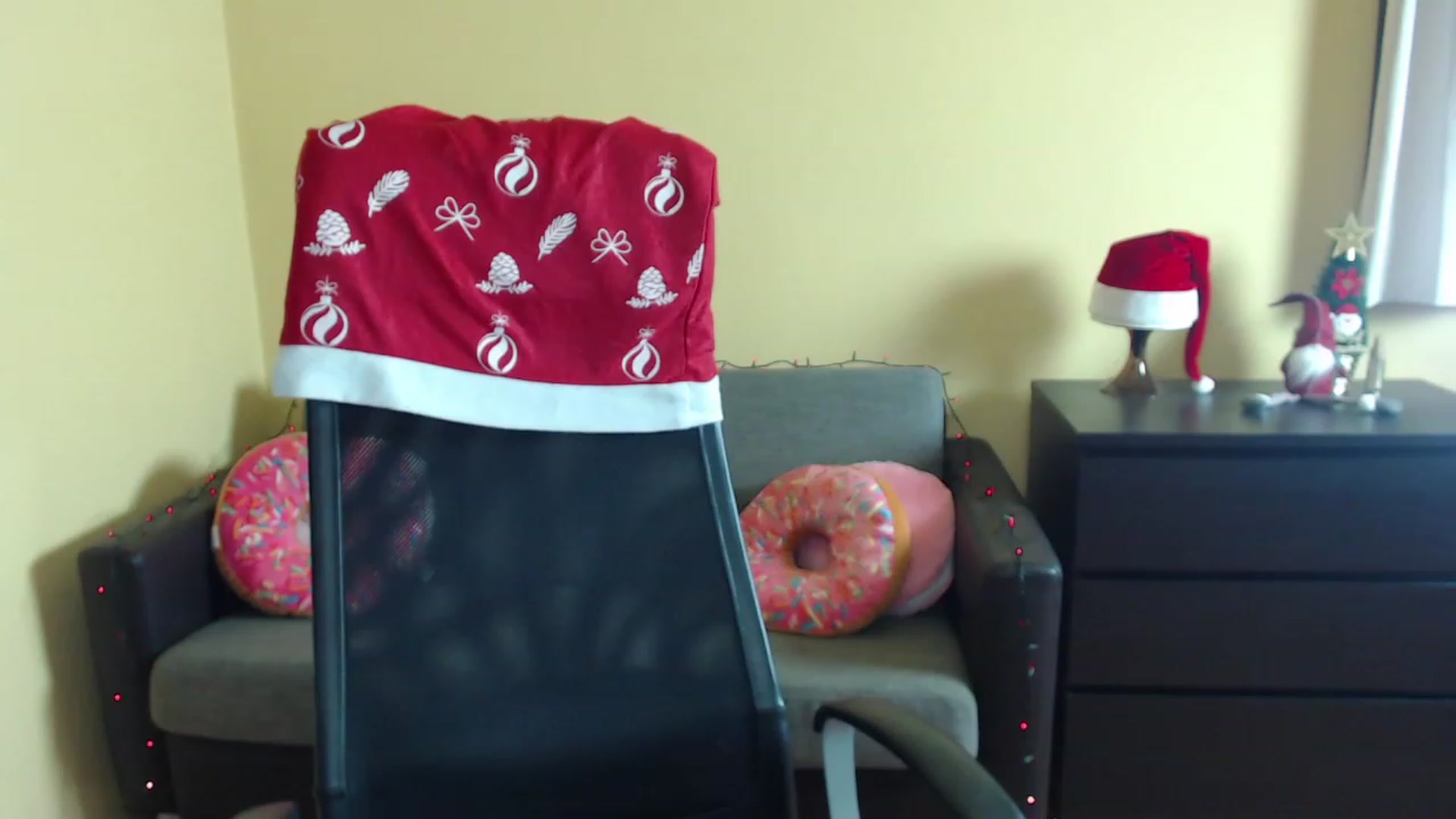 Gallery image thumbnail from Sweettreat_mj's myfreecams stream on, 12/19/2022, 01:37 image 4 of 20