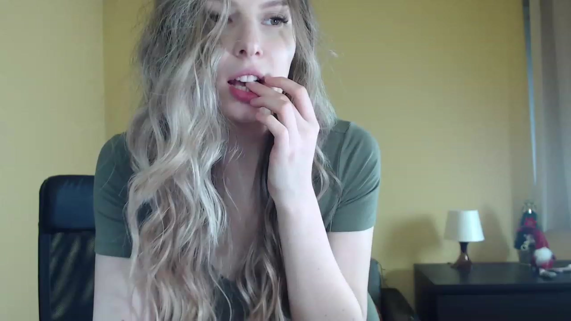 Gallery image thumbnail from Sweettreat_mj's myfreecams stream on, 01/07/2023, 08:34 image 12 of 20