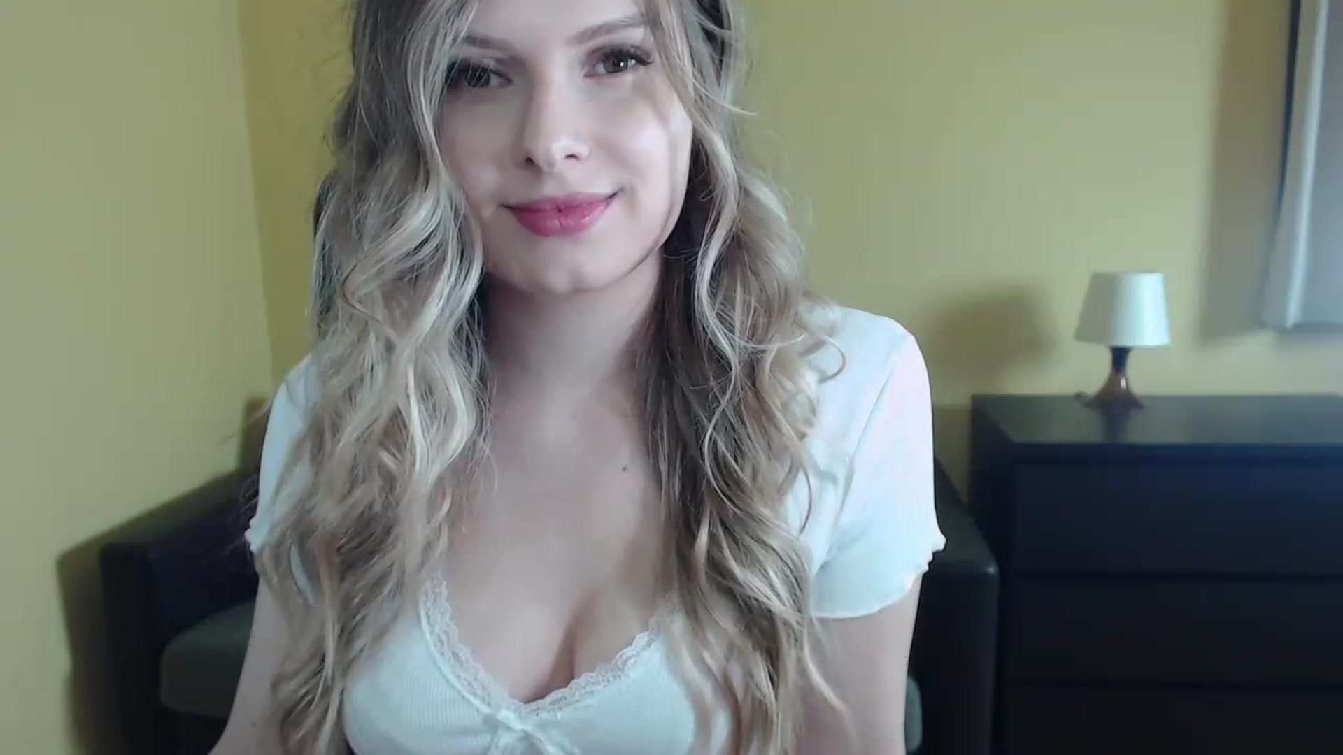 Gallery image thumbnail from Sweettreat_mj's myfreecams stream on, 01/13/2023, 19:35 image 4 of 20