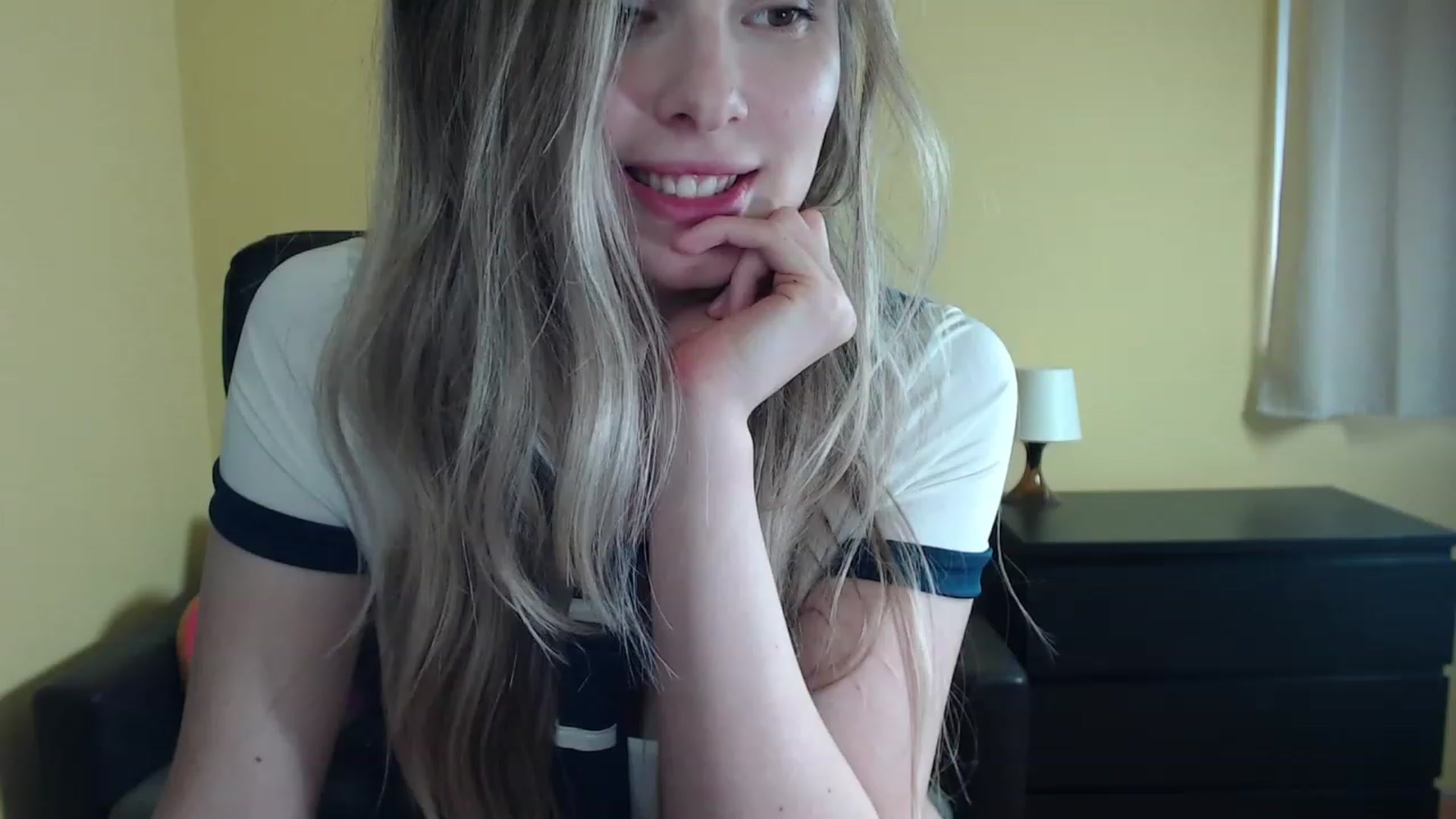 Gallery image thumbnail from Sweettreat_mj's myfreecams stream on, 04/16/2023, 06:40 image 18 of 20