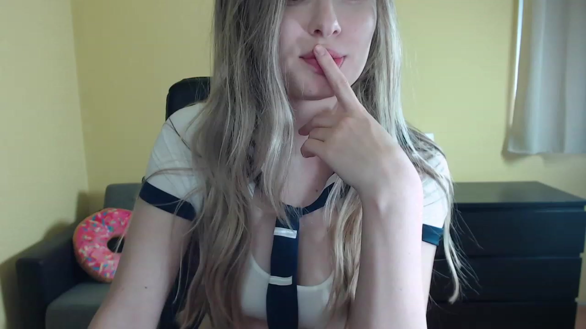 Gallery image thumbnail from Sweettreat_mj's myfreecams stream on, 04/16/2023, 06:40 image 17 of 20