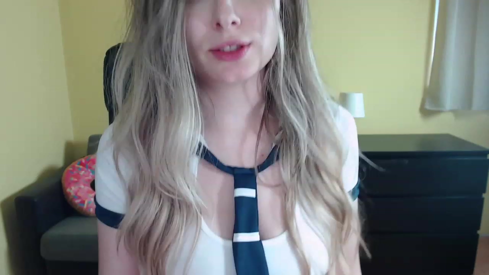 Gallery image thumbnail from Sweettreat_mj's myfreecams stream on, 04/16/2023, 06:40 image 4 of 20