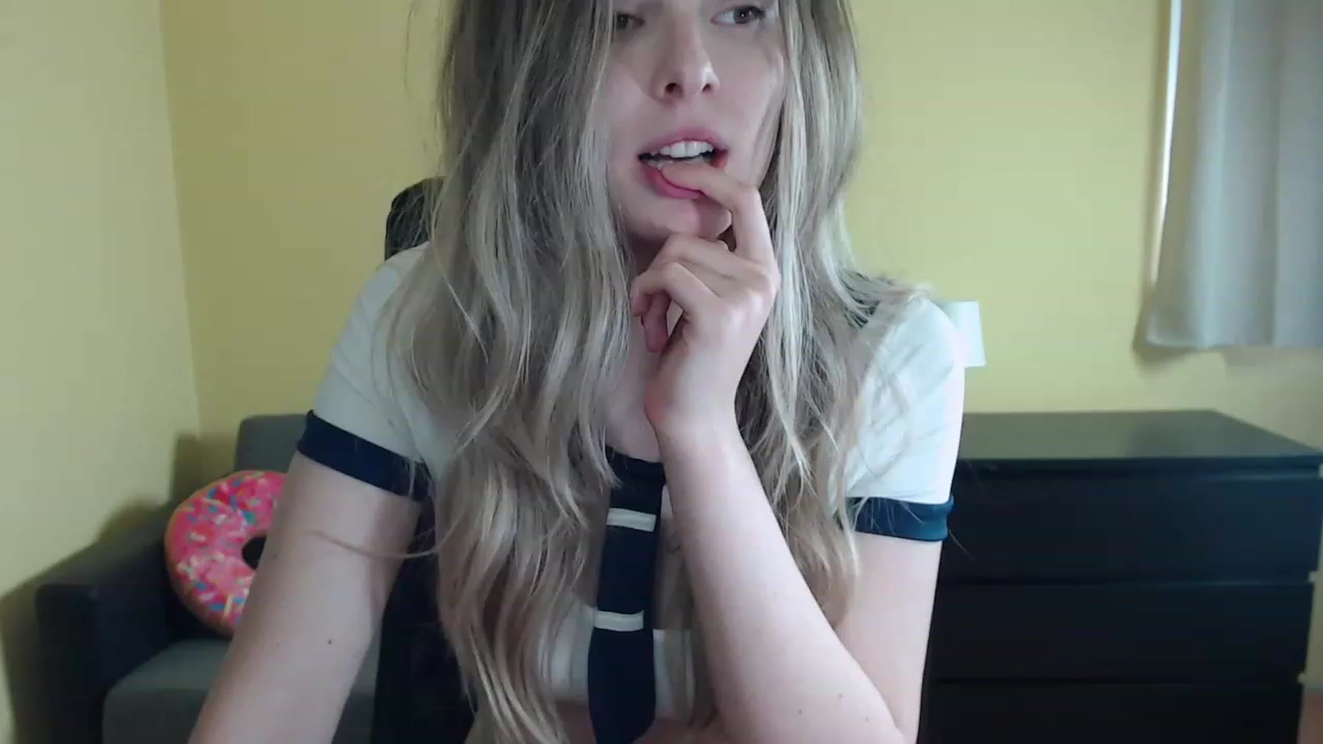 Gallery image thumbnail from Sweettreat_mj's myfreecams stream on, 04/16/2023, 06:40 image 14 of 20