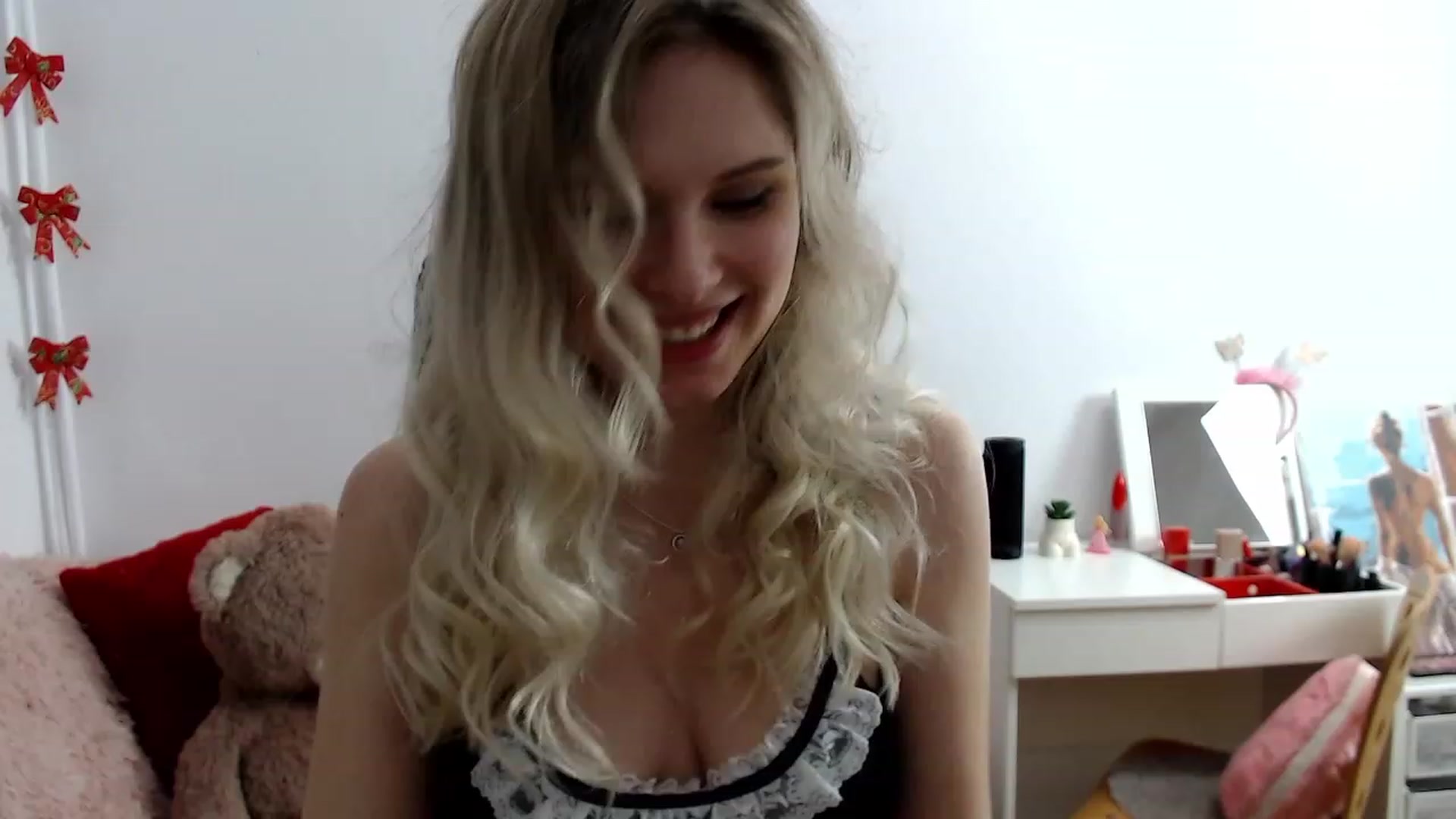 Gallery image thumbnail from Sweettreat_mj's myfreecams stream on, 03/18/2024, 03:27 image 11 of 20