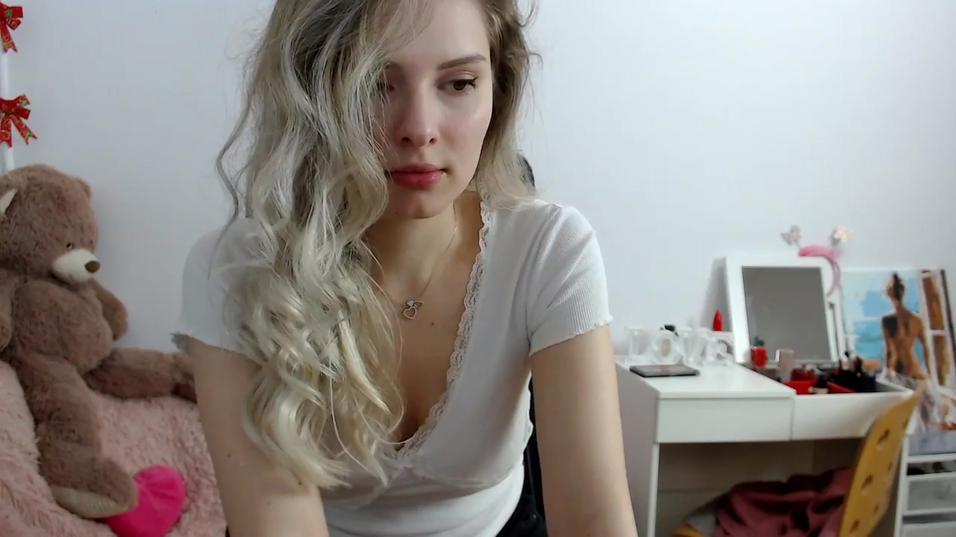 Gallery image thumbnail from Sweettreat_mj's myfreecams stream on, 03/24/2024, 02:00 image 4 of 20