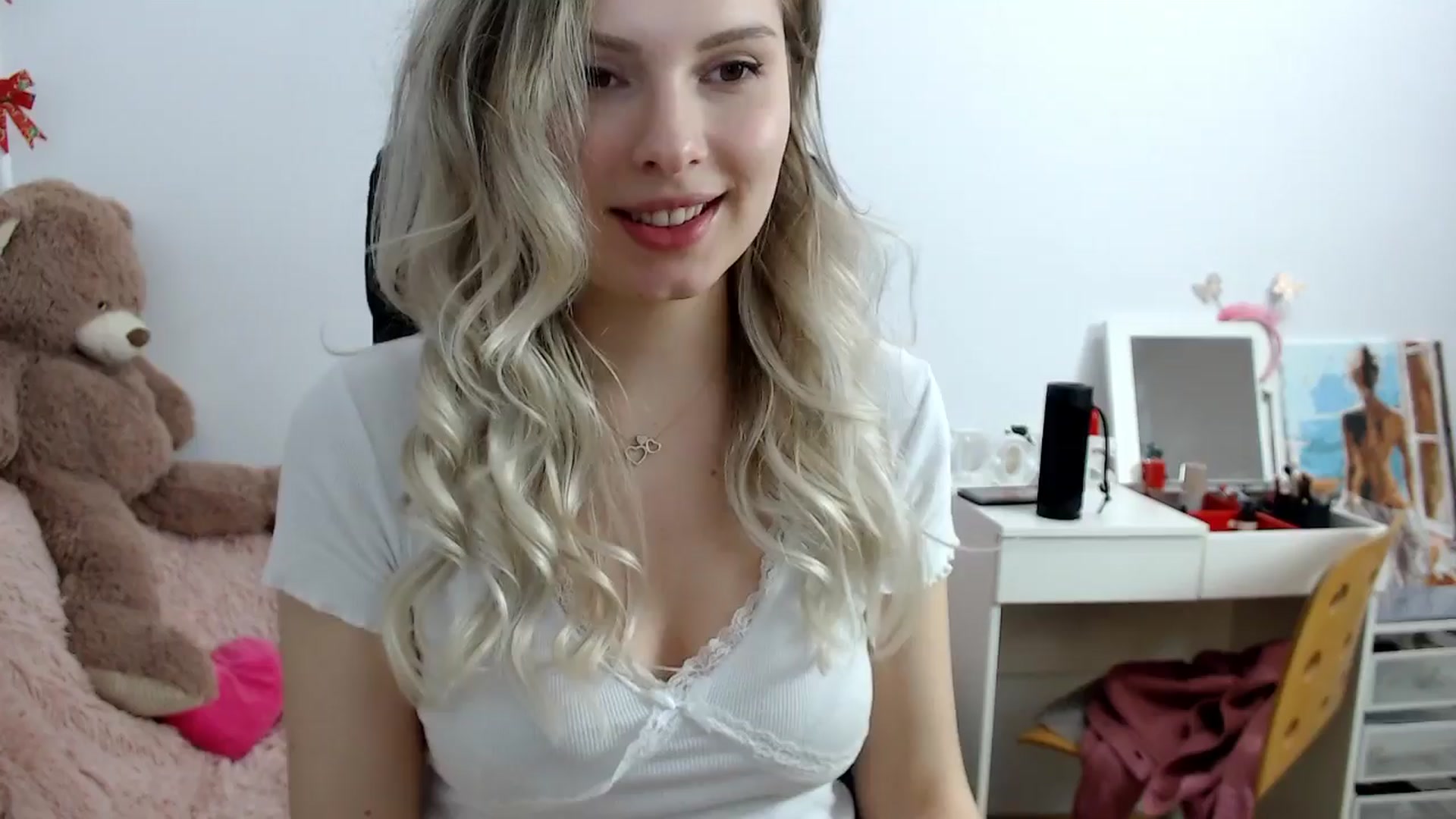 Gallery image thumbnail from Sweettreat_mj's myfreecams stream on, 03/24/2024, 02:00 image 12 of 20