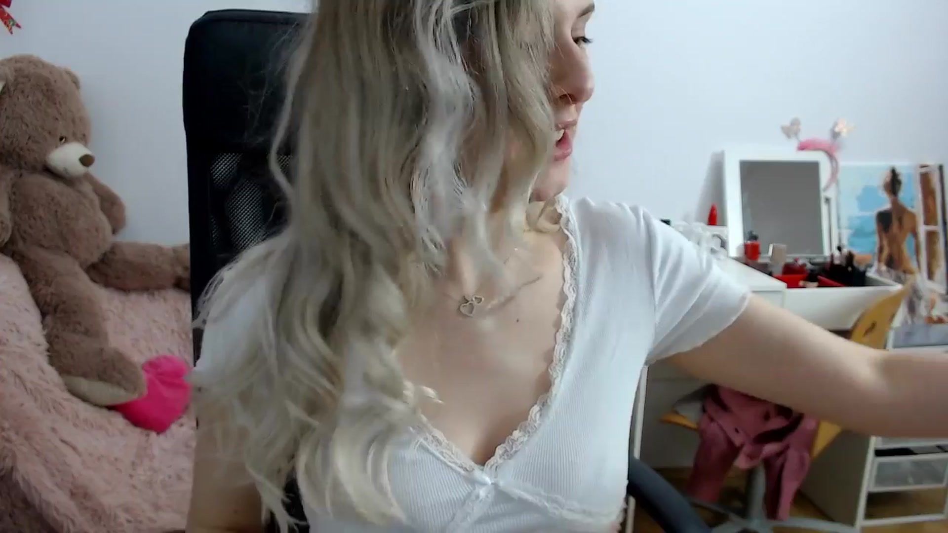 Gallery image thumbnail from Sweettreat_mj's myfreecams stream on, 03/24/2024, 02:00 image 10 of 20