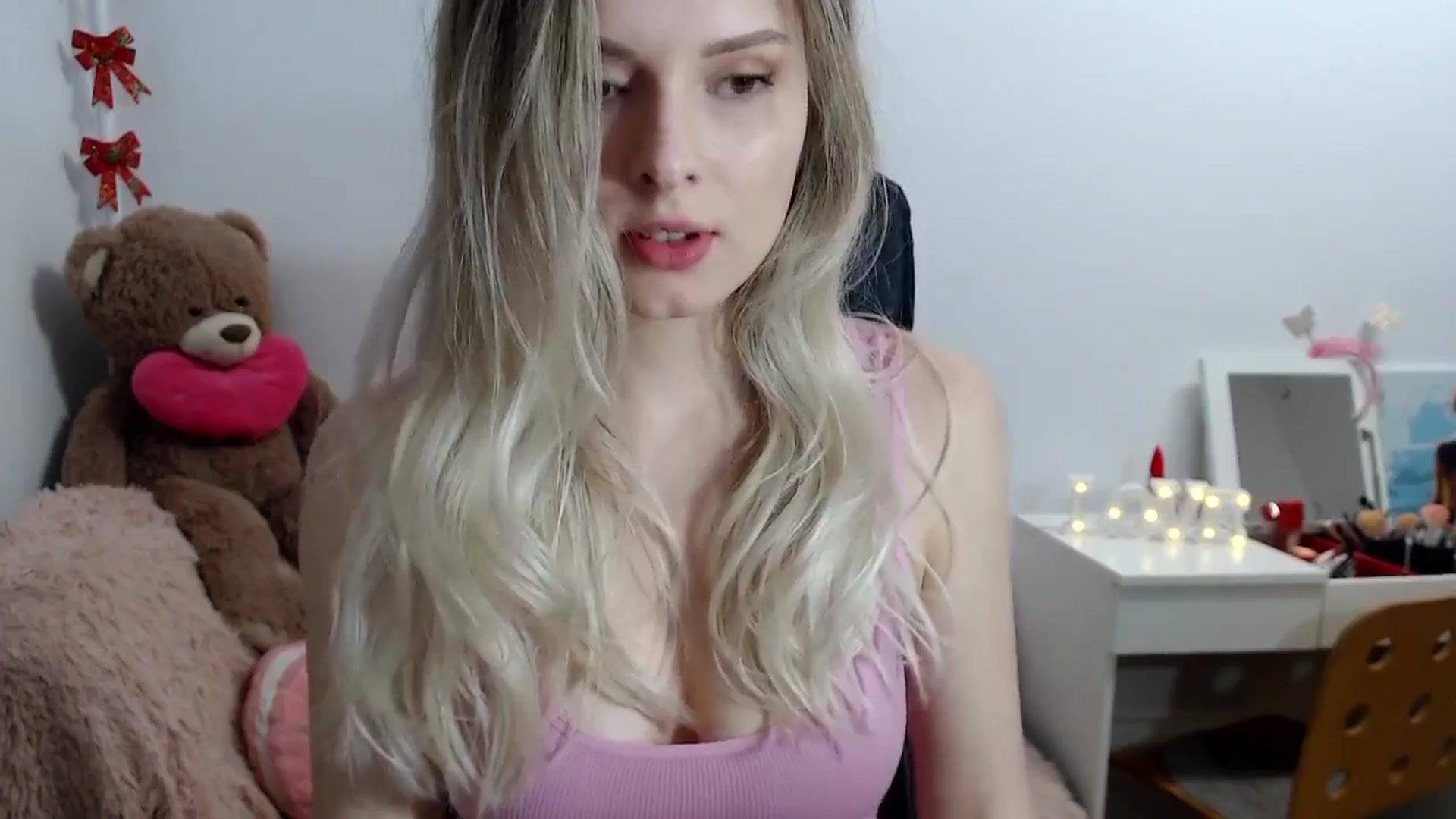 Gallery image thumbnail from Sweettreat_mj's myfreecams stream on, 04/08/2024, 01:32 image 2 of 20