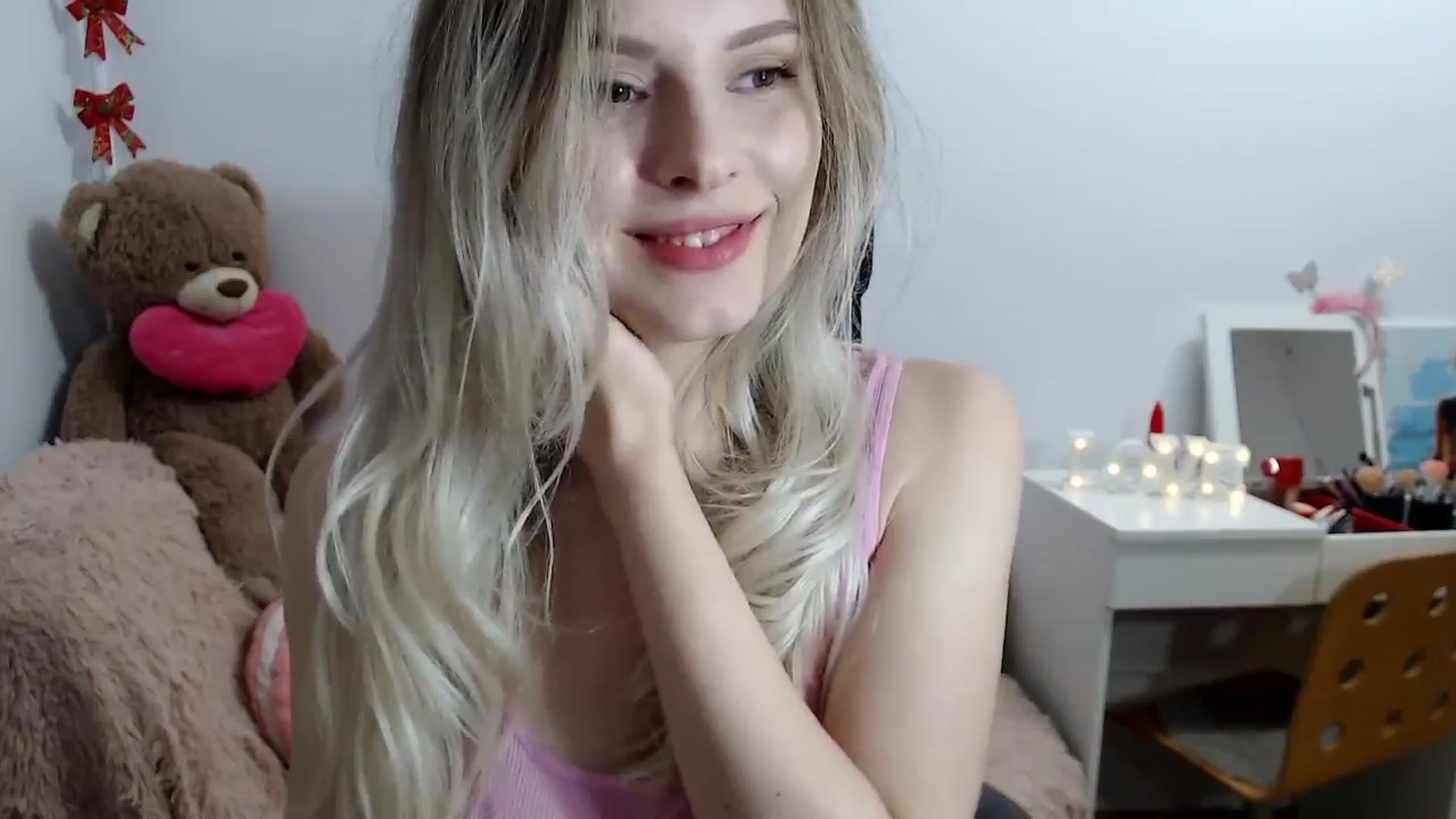 Gallery image thumbnail from Sweettreat_mj's myfreecams stream on, 04/08/2024, 01:32 image 17 of 20