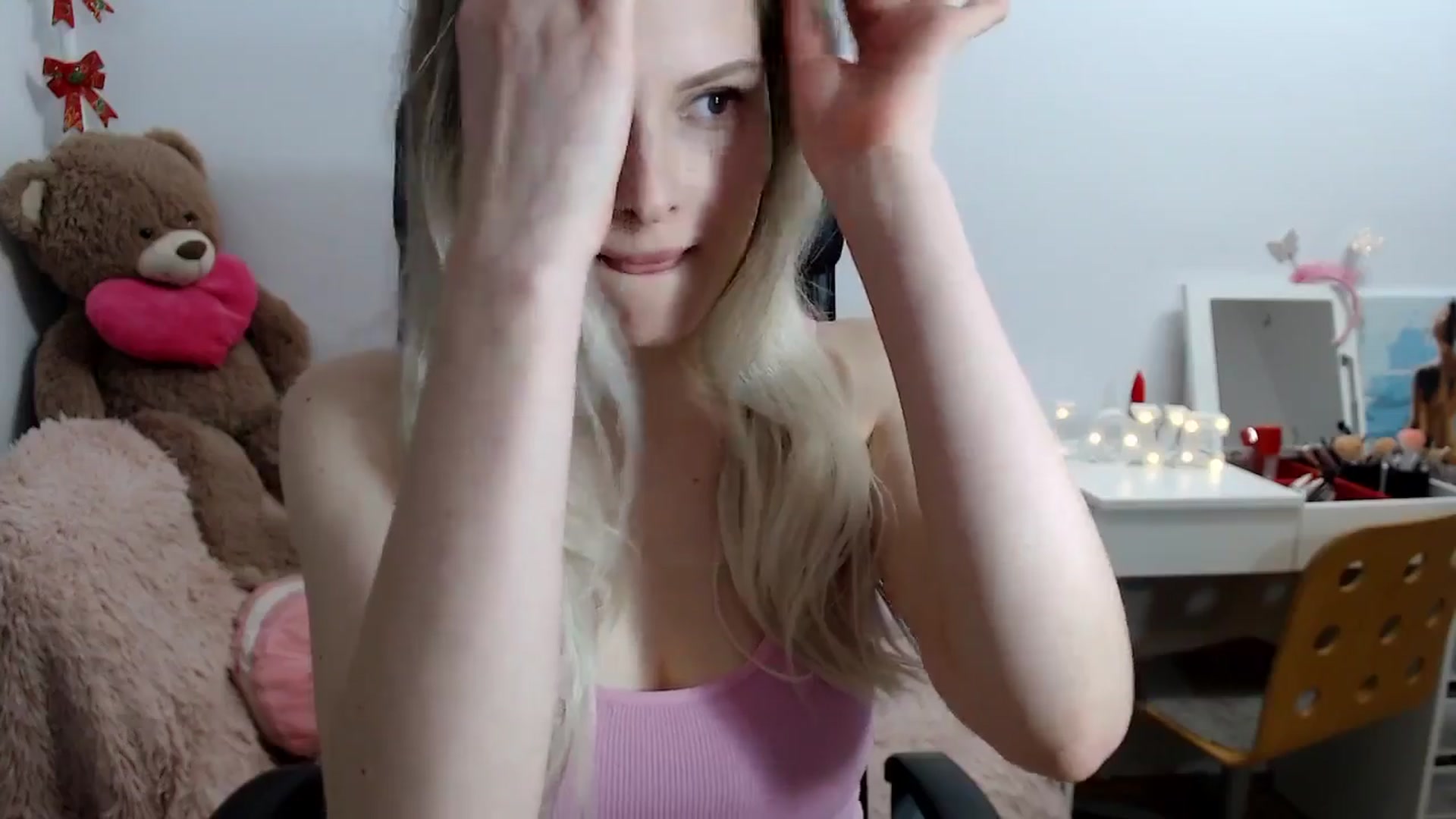 Gallery image thumbnail from Sweettreat_mj's myfreecams stream on, 04/08/2024, 03:08 image 11 of 20