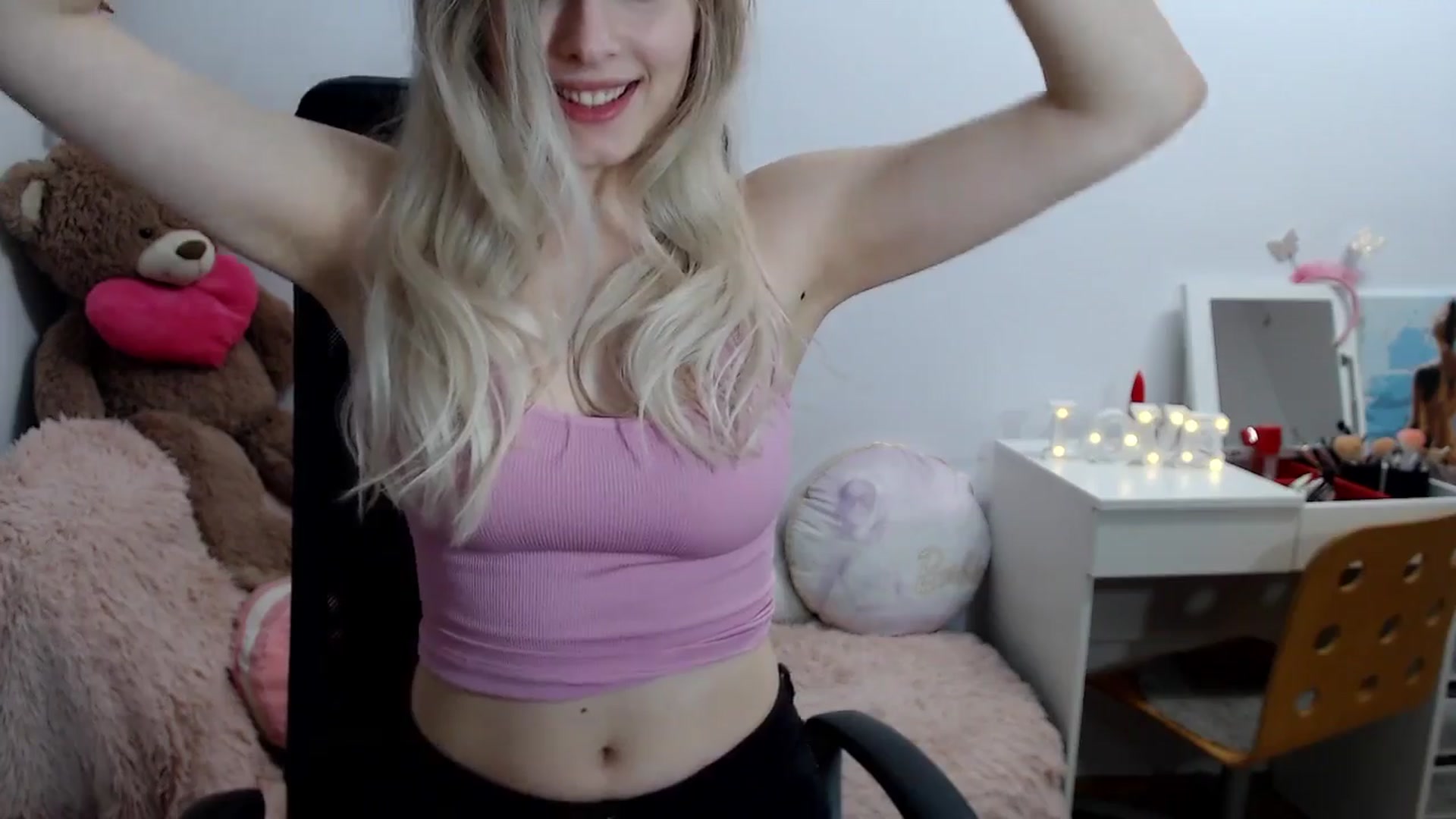 Gallery image thumbnail from Sweettreat_mj's myfreecams stream on, 04/08/2024, 03:08 image 12 of 20