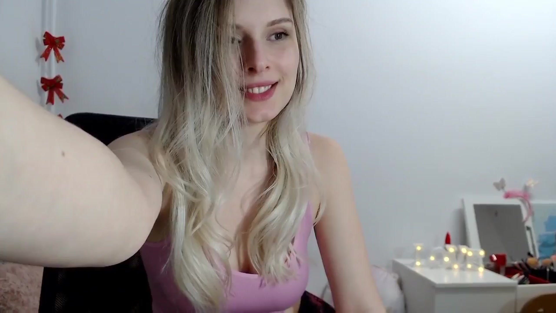 Gallery image thumbnail from Sweettreat_mj's myfreecams stream on, 04/08/2024, 04:48 image 11 of 20
