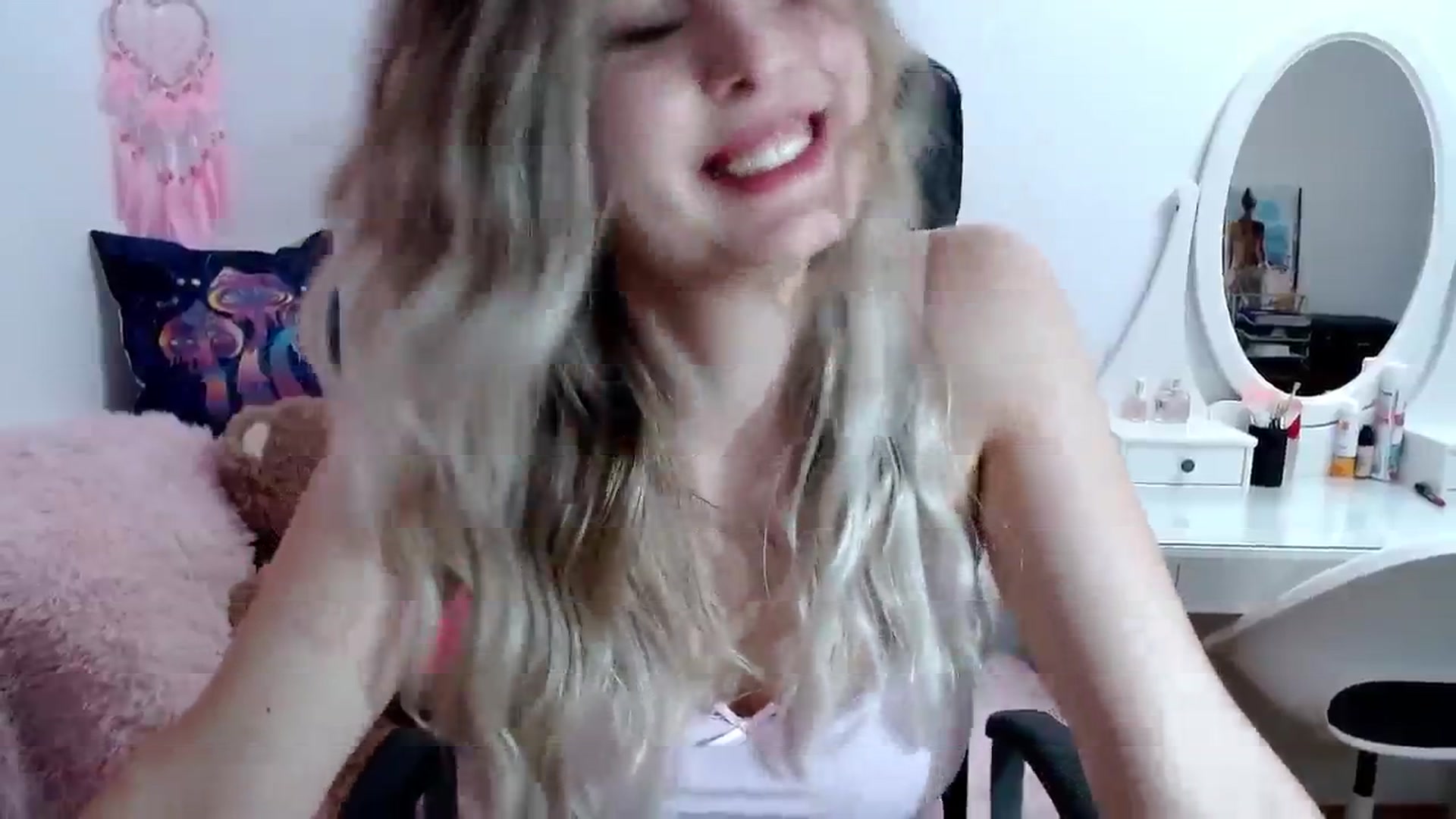 Gallery image thumbnail from Sweettreat_mj's myfreecams stream on, 09/03/2024, 23:23 image 8 of 20