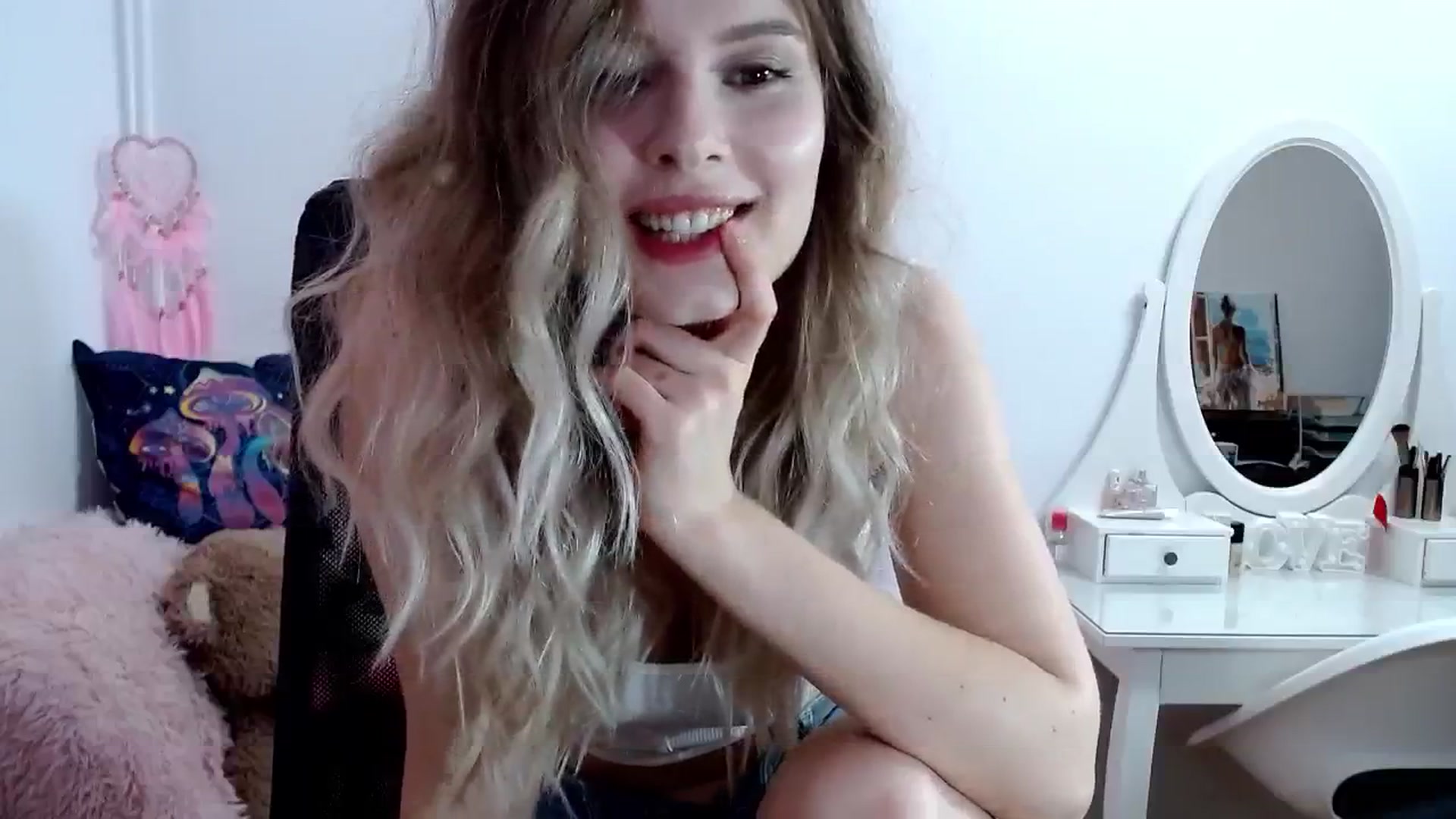 Gallery image thumbnail from Sweettreat_mj's myfreecams stream on, 09/13/2024, 23:29 image 5 of 20