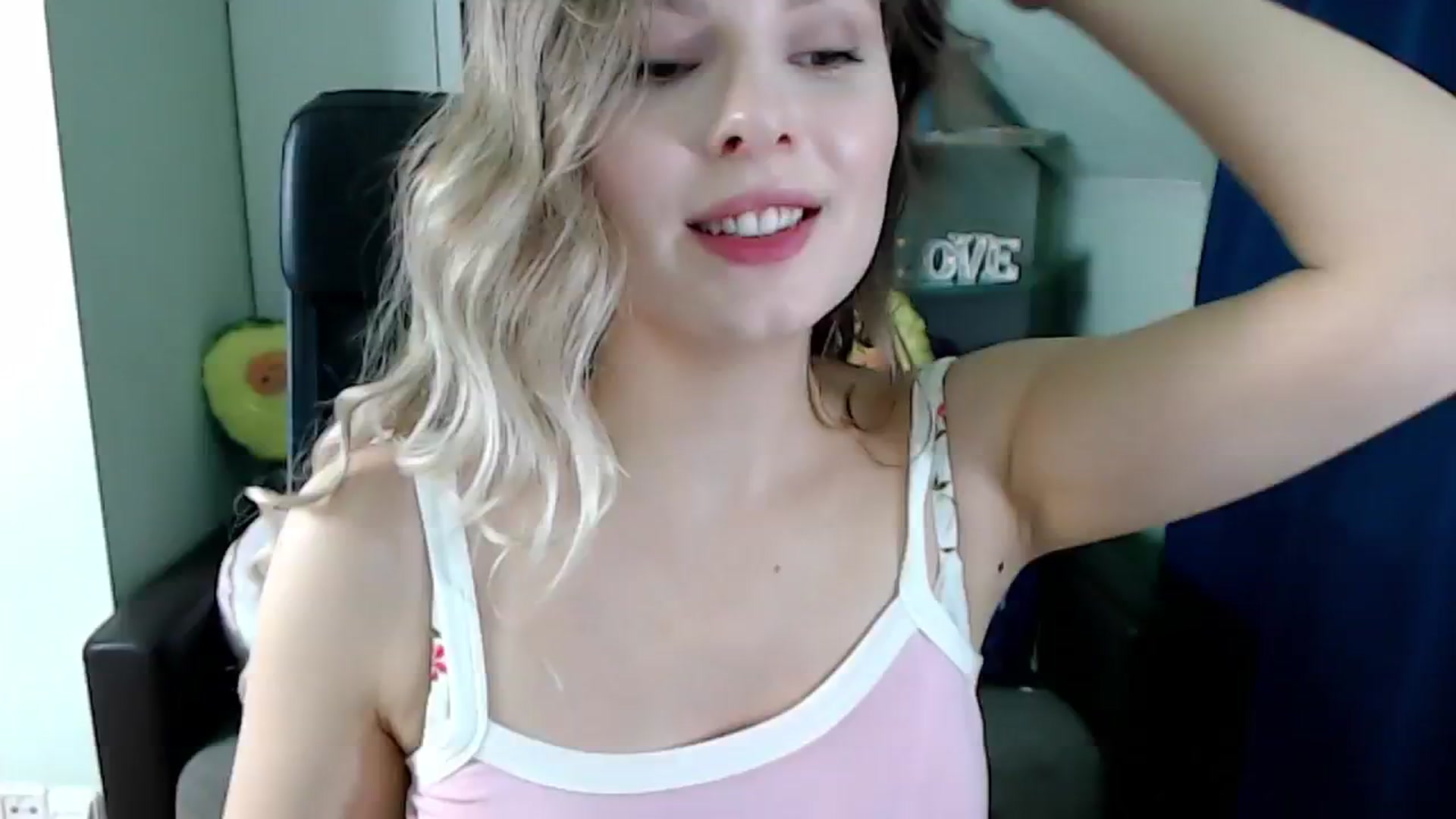 Gallery image thumbnail from Sweettreat_mj's myfreecams stream on, 09/22/2024, 23:59 image 20 of 20