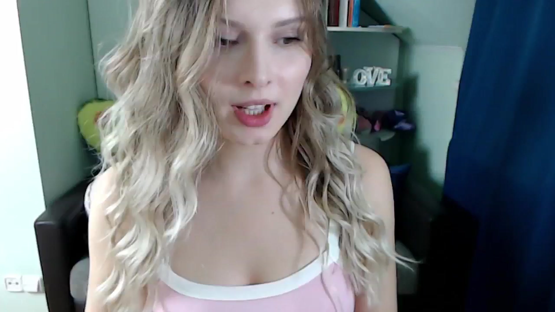 Gallery image thumbnail from Sweettreat_mj's myfreecams stream on, 09/23/2024, 01:53 image 5 of 20
