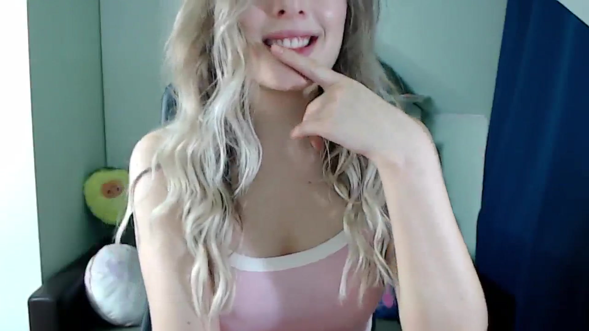 Gallery image thumbnail from Sweettreat_mj's myfreecams stream on, 09/23/2024, 03:58 image 5 of 20