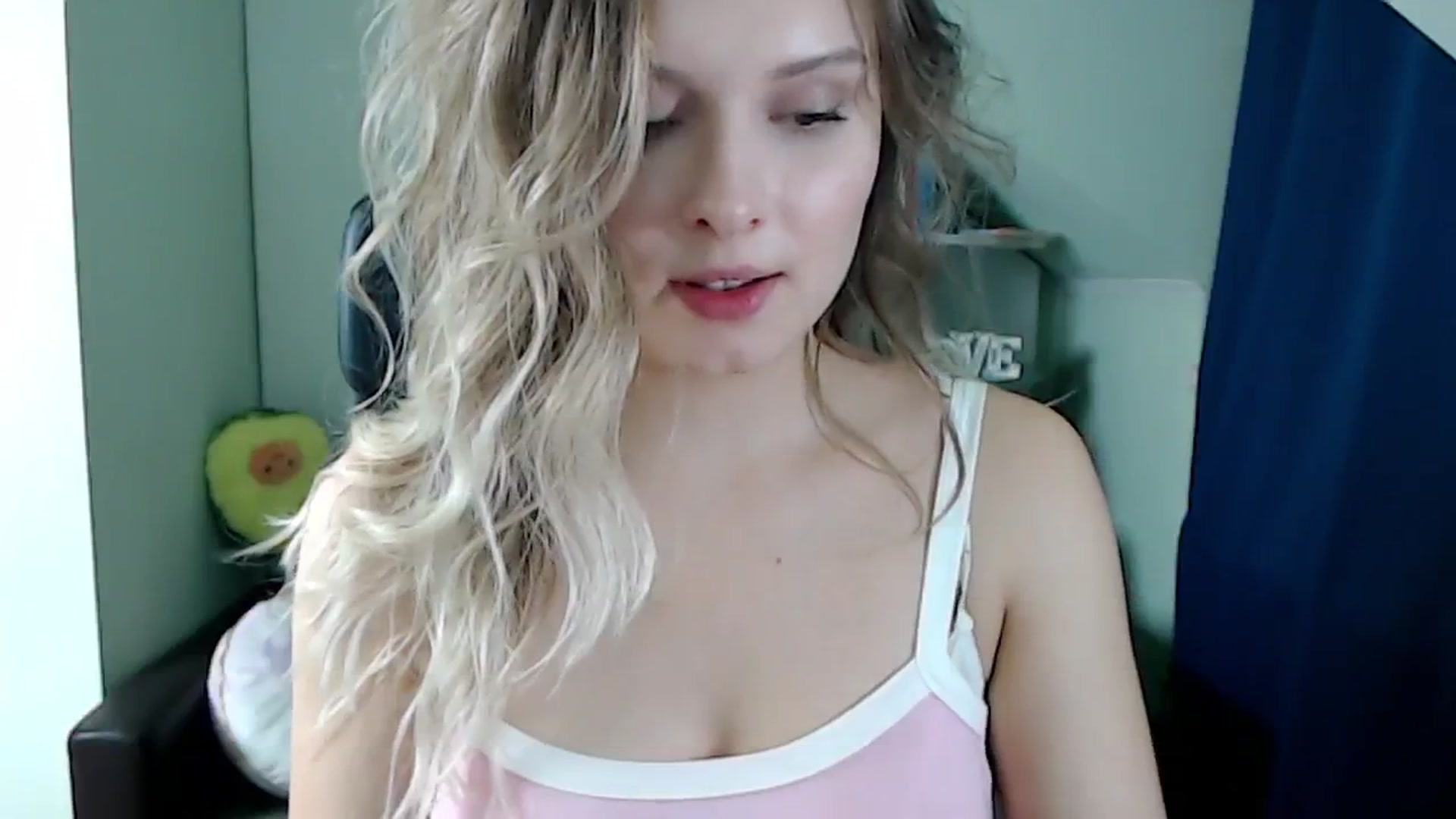 Gallery image thumbnail from Sweettreat_mj's myfreecams stream on, 09/23/2024, 03:58 image 3 of 20