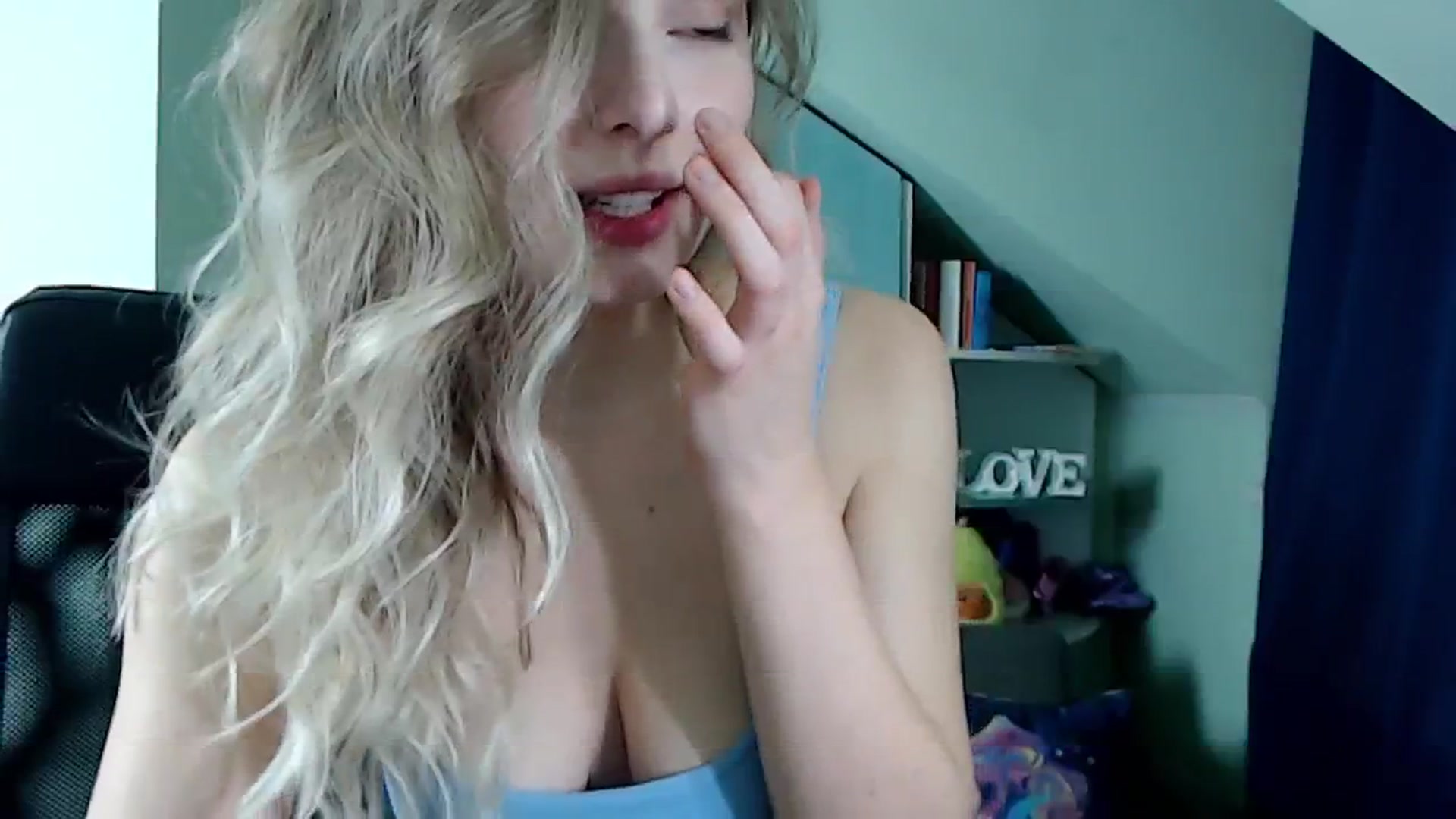 Gallery image thumbnail from Sweettreat_mj's myfreecams stream on, 09/28/2024, 24:30 image 9 of 20