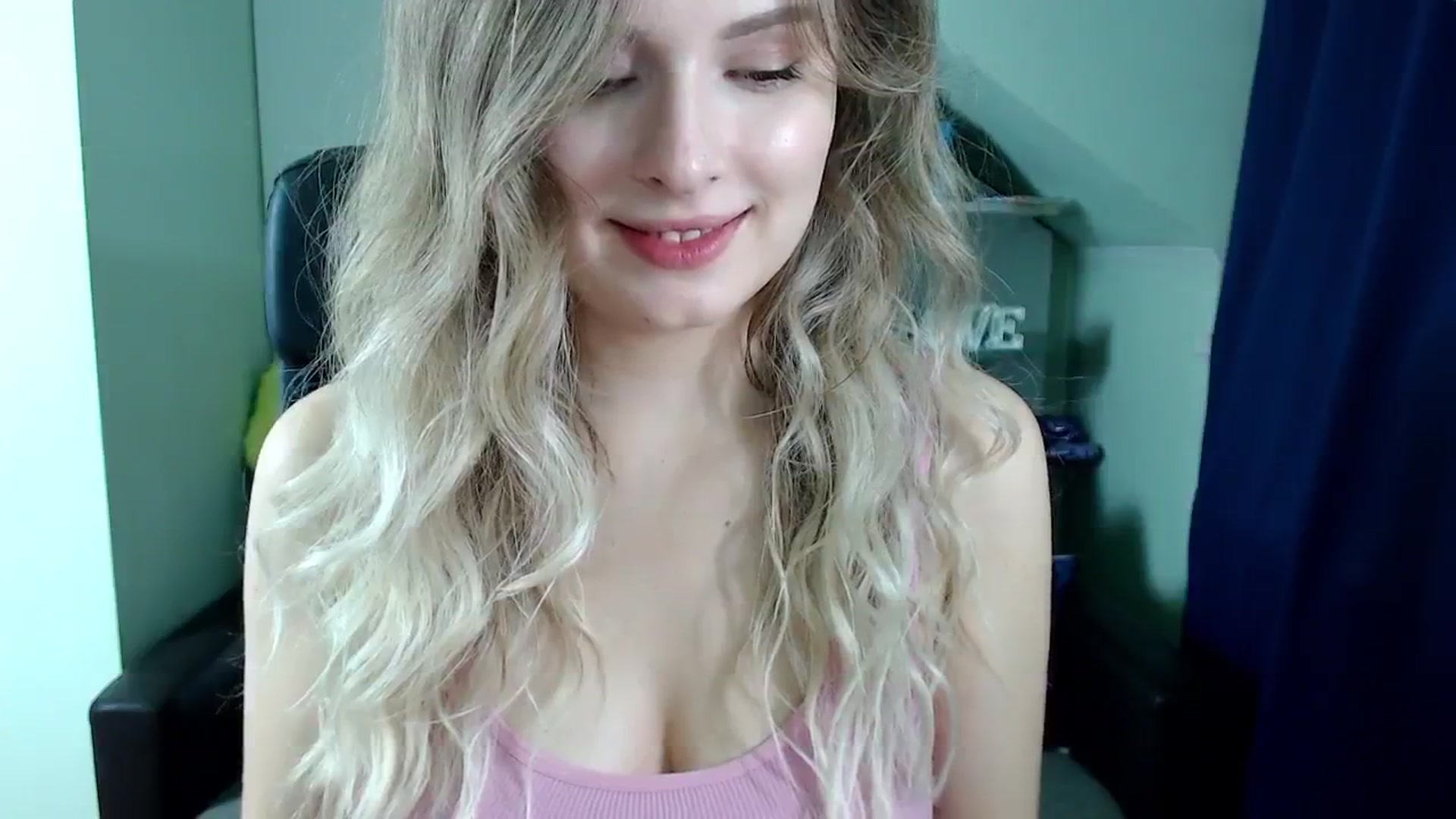 Gallery image thumbnail from Sweettreat_mj's myfreecams stream on, 09/29/2024, 03:54 image 7 of 20
