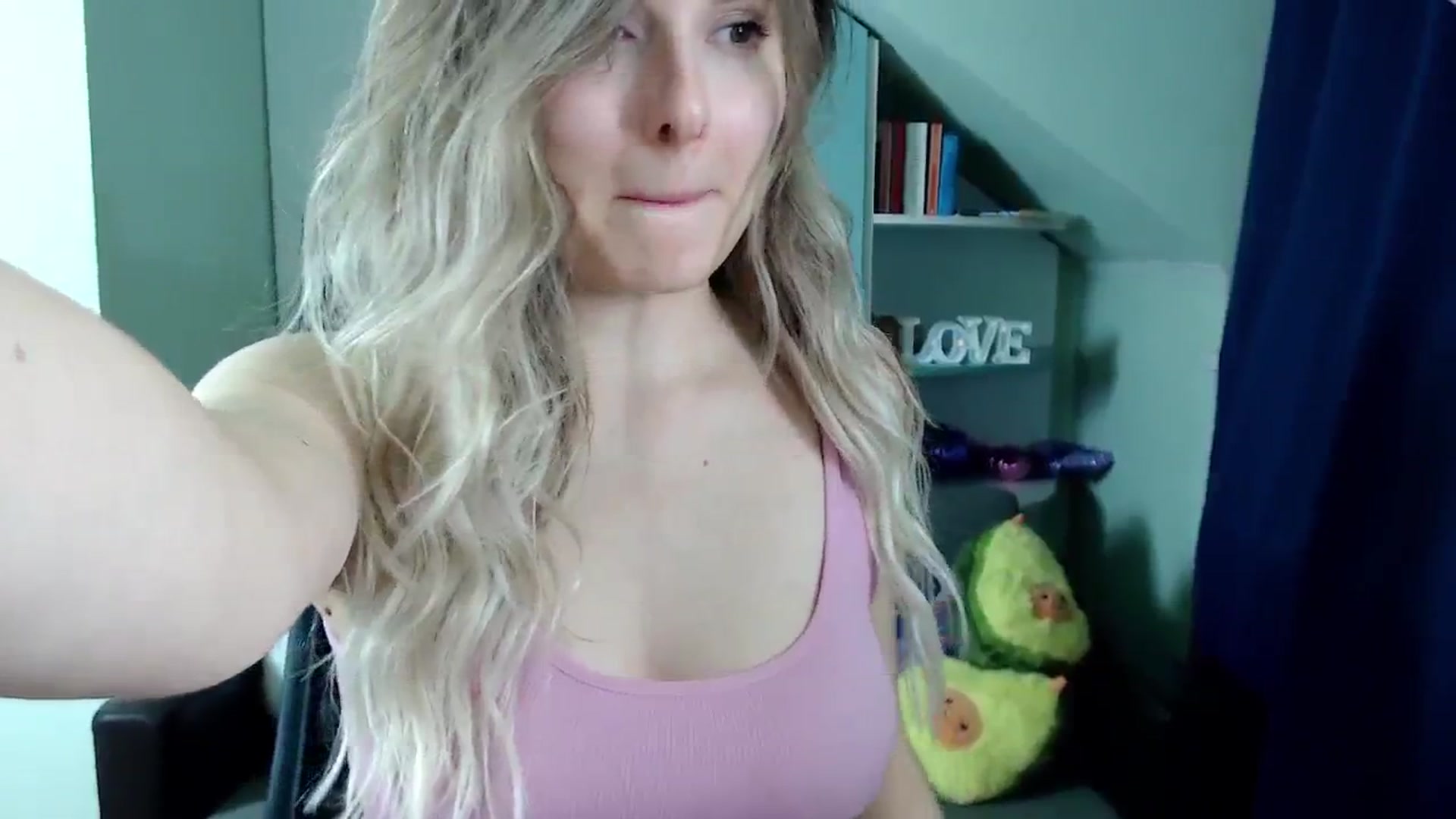 Gallery image thumbnail from Sweettreat_mj's myfreecams stream on, 09/29/2024, 03:54 image 18 of 20
