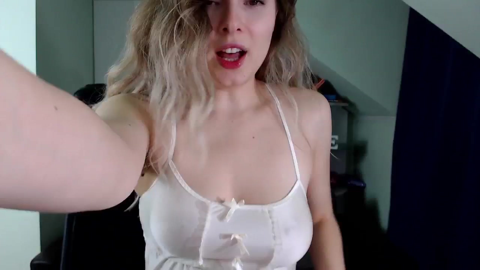 Gallery image thumbnail from Sweettreat_mj's myfreecams stream on, 10/14/2024, 03:04 image 1 of 20