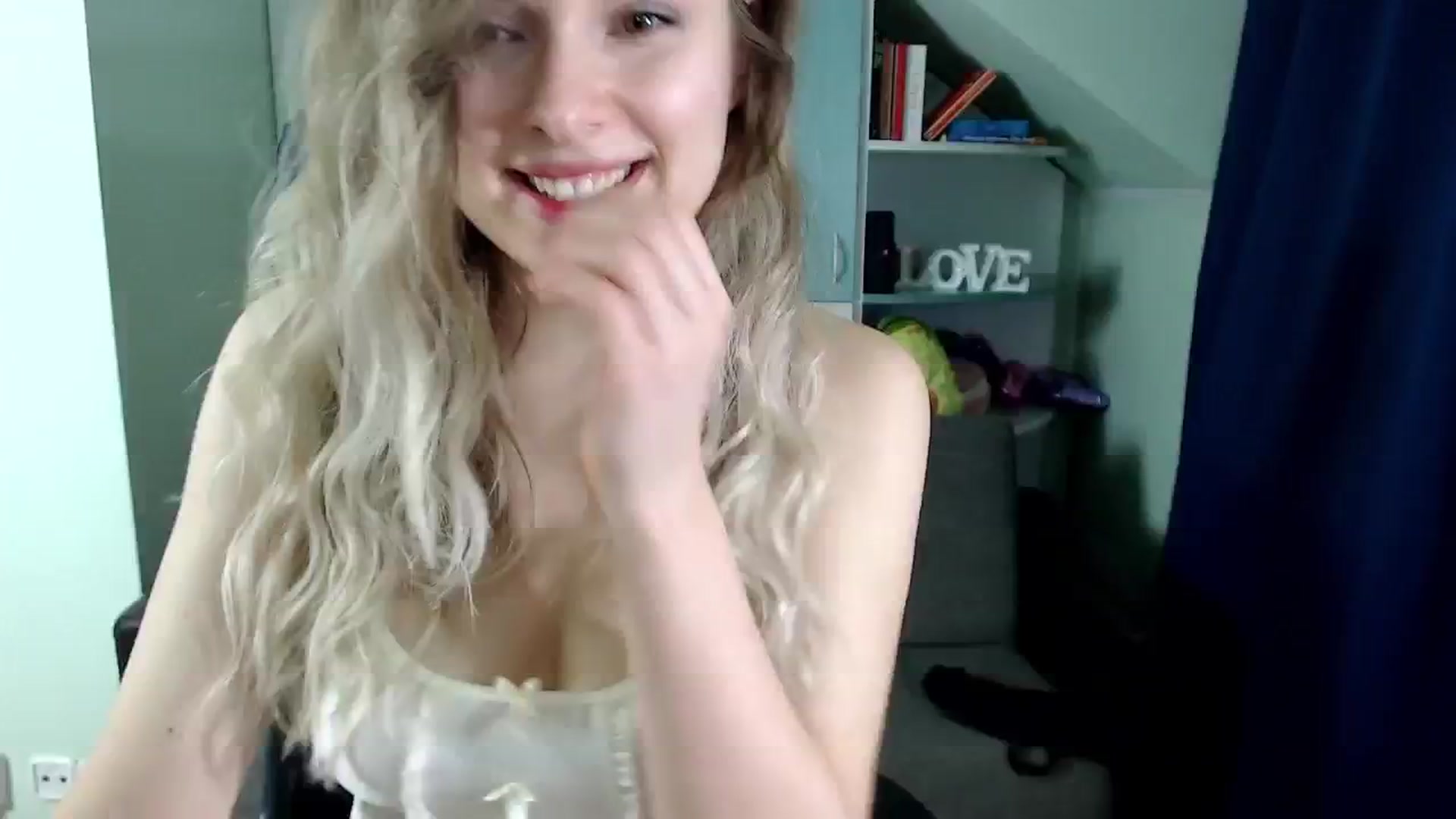 Gallery image thumbnail from Sweettreat_mj's myfreecams stream on, 10/14/2024, 03:04 image 15 of 20