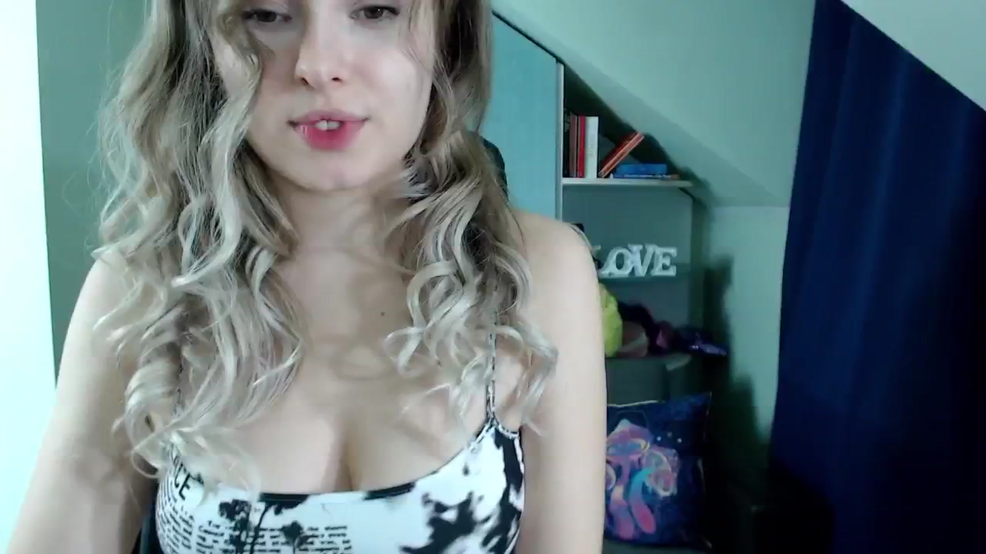 Gallery image thumbnail from Sweettreat_mj's myfreecams stream on, 10/21/2024, 01:00 image 8 of 20