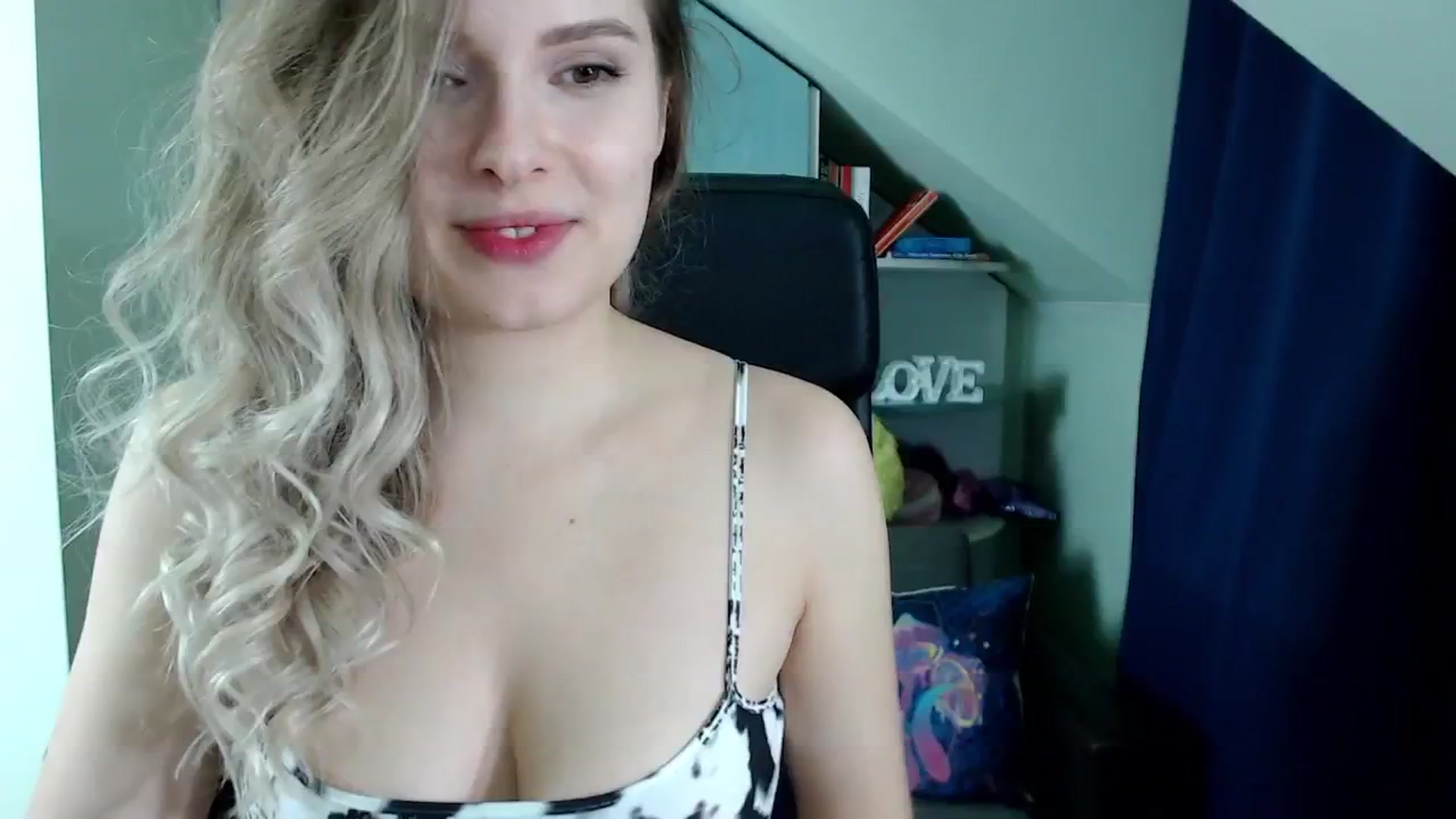 Gallery image thumbnail from Sweettreat_mj's myfreecams stream on, 10/21/2024, 01:00 image 2 of 20