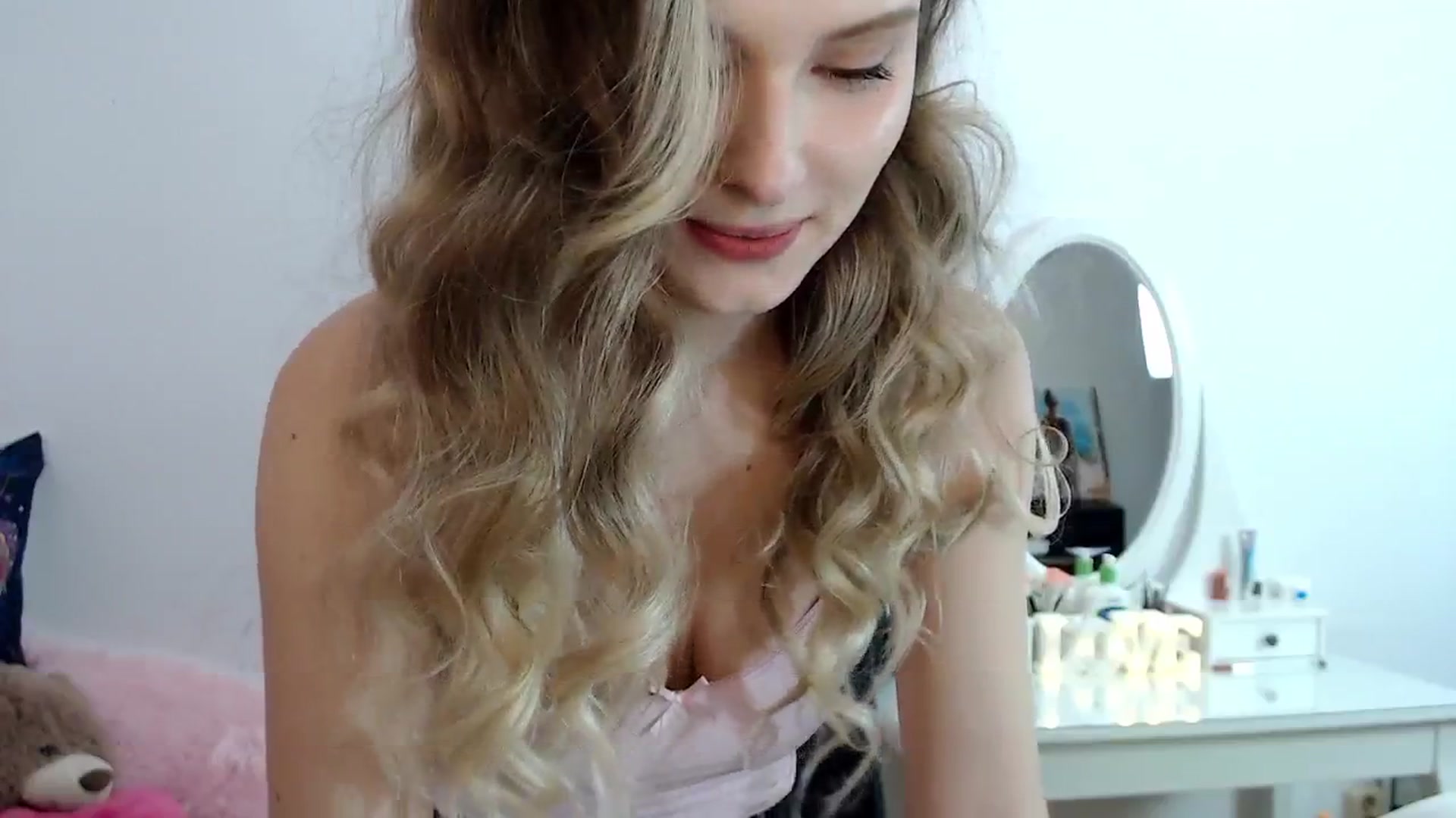 Gallery image thumbnail from Sweettreat_mj's myfreecams stream on, 04/17/2025, 23:52 image 6 of 20