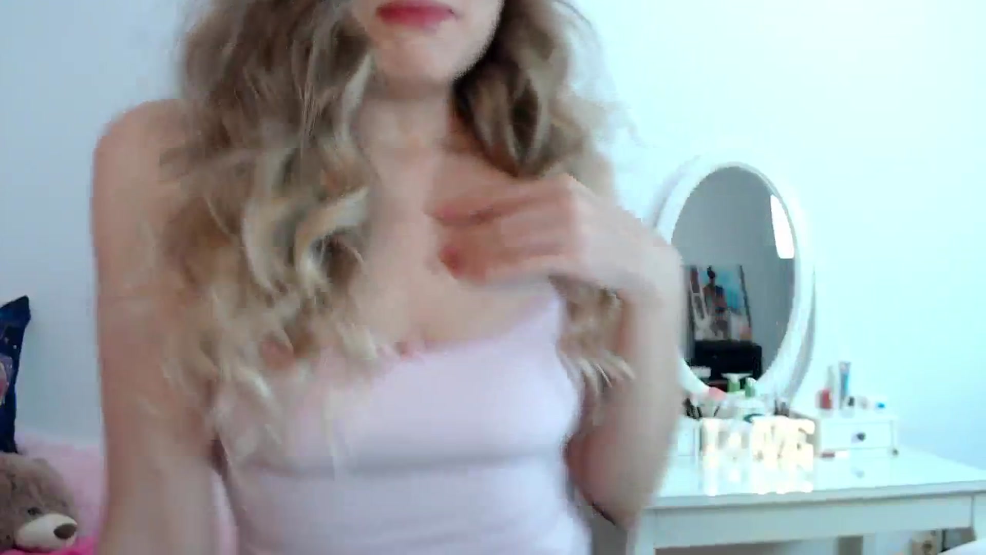 Gallery image thumbnail from Sweettreat_mj's myfreecams stream on, 04/17/2025, 23:52 image 5 of 20
