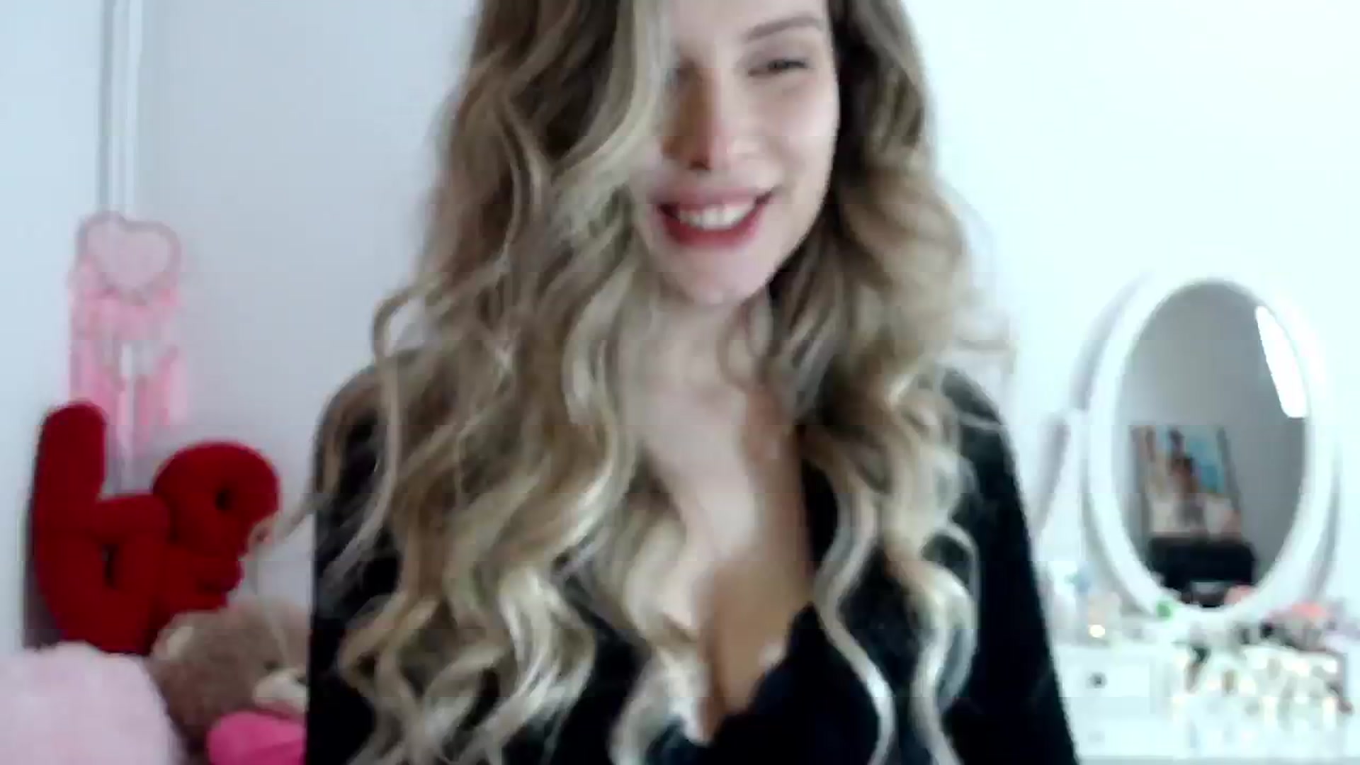 Gallery image thumbnail from Sweettreat_mj's myfreecams stream on, 05/19/2025, 04:15 image 4 of 20