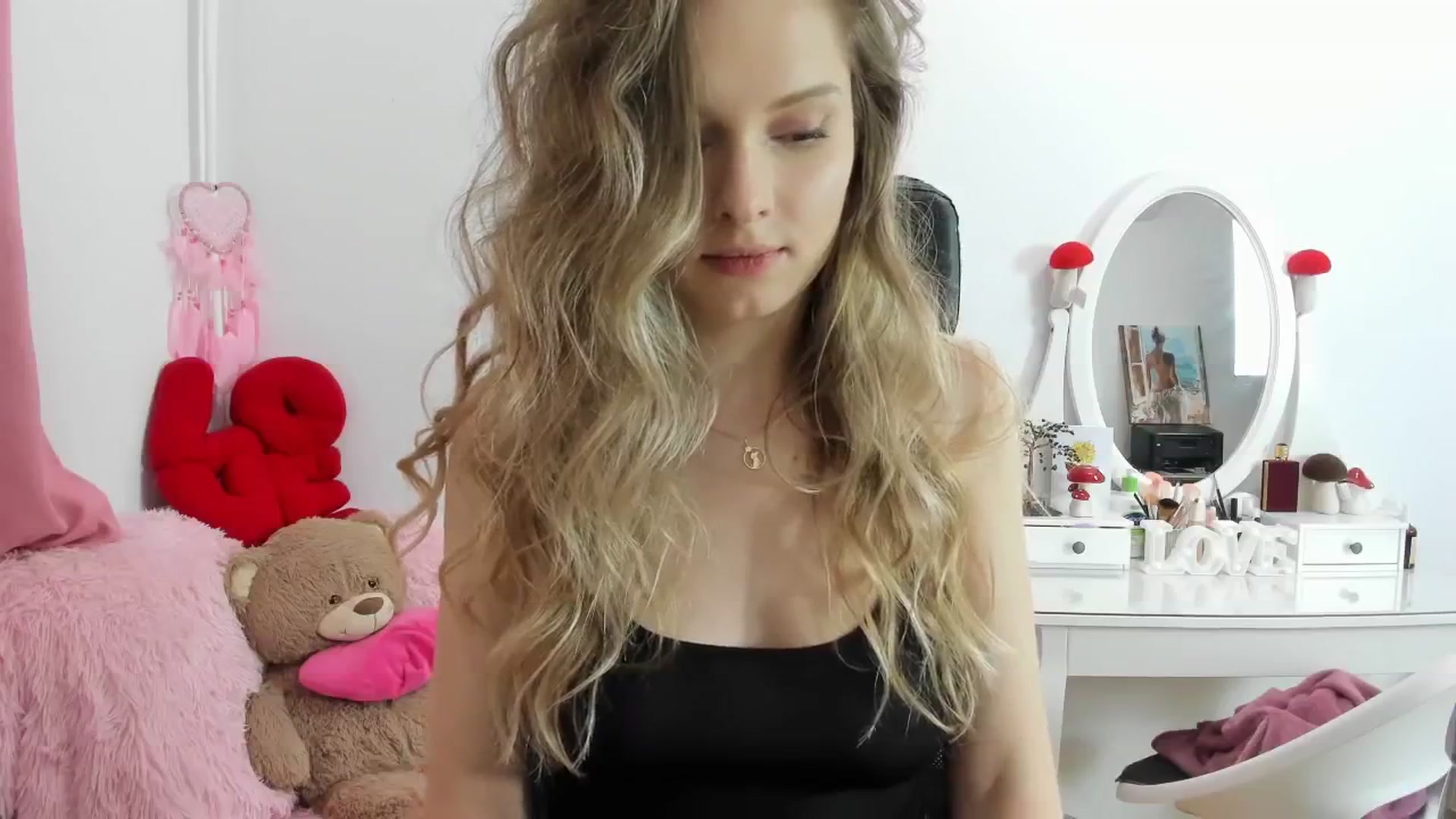 Gallery image thumbnail from Sweettreat_mj's myfreecams stream on, 10/24/2025, 02:19 image 9 of 20