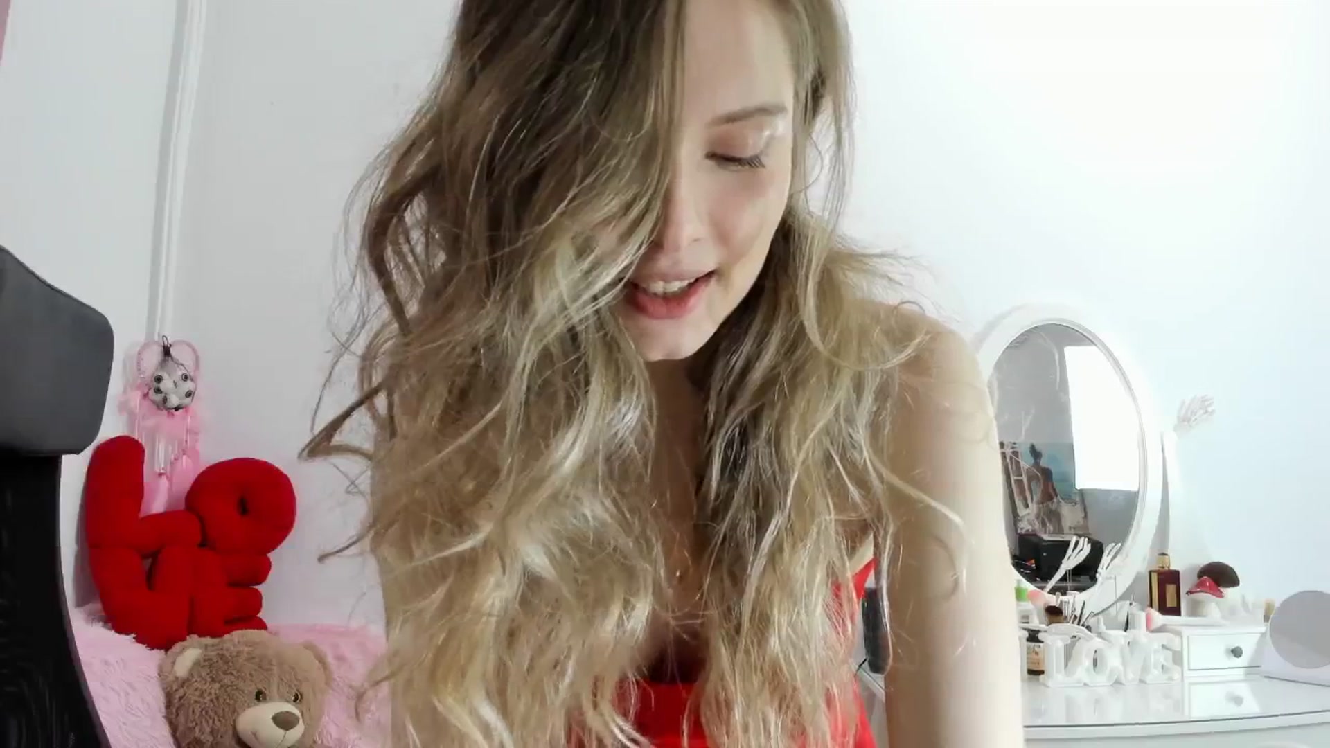 Gallery image thumbnail from Sweettreat_mj's myfreecams stream on, 10/31/2025, 03:04 image 3 of 20